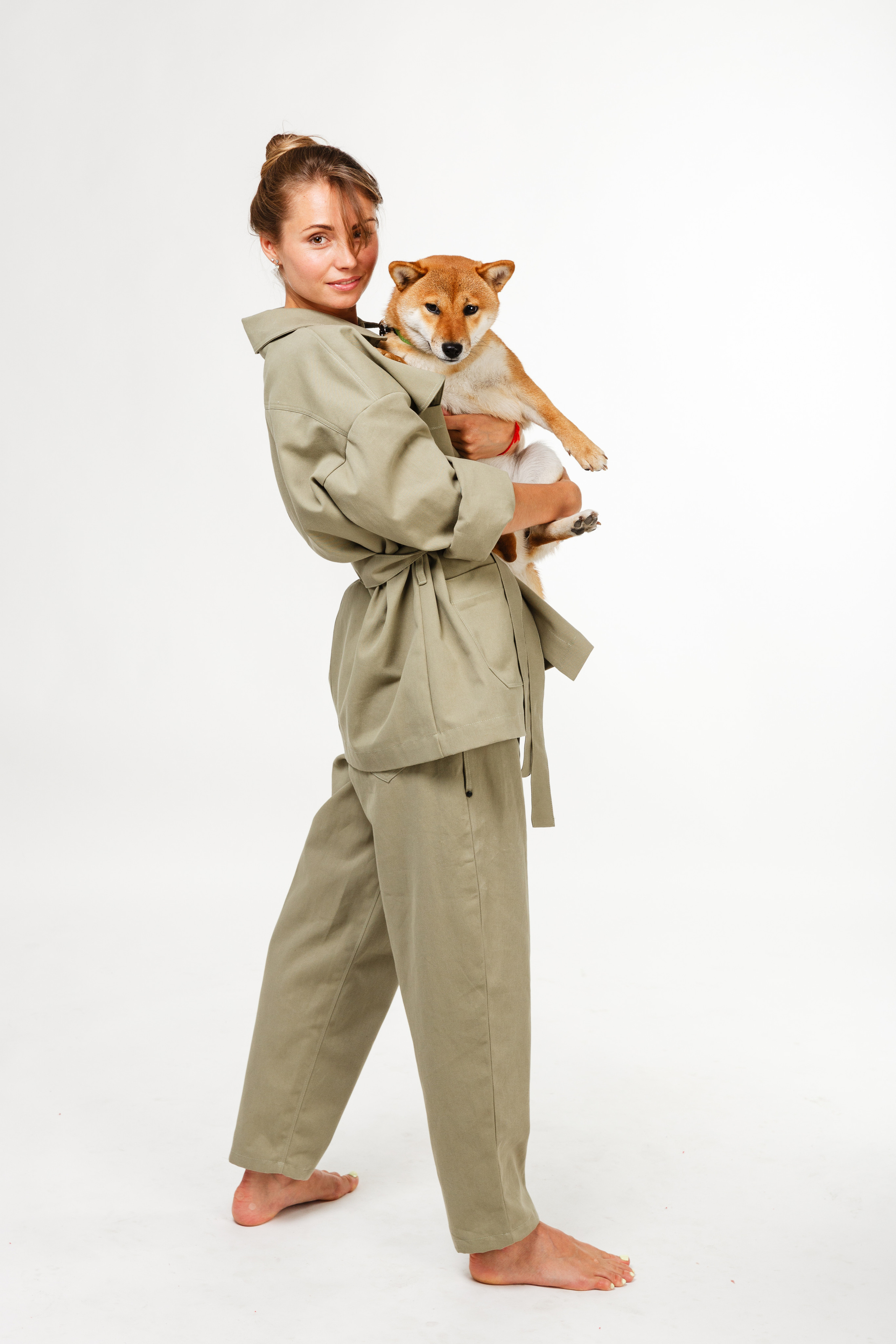 Профессиональный фотограф в Санкт-Петербурге. Студийная фотосъёмка детской и спортивной одежды на моделях для каталогов, маркетплейсов, сайтов и печатной рекламной продукции. Одежда для дома и спорта. Студийная фотосессия для маркетплейсов и соцсетей.