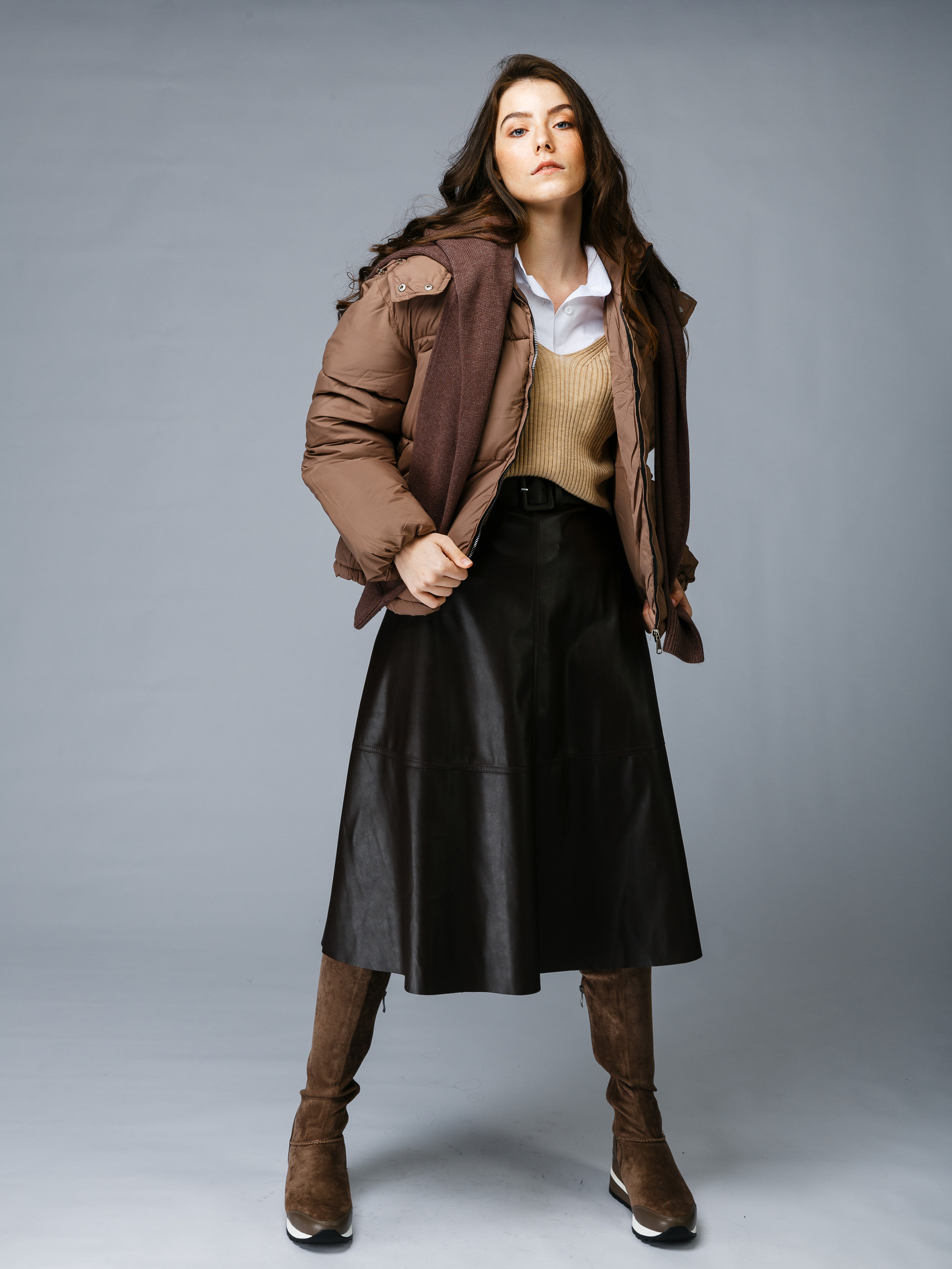 Профессиональный фотограф в Санкт-Петербурге. Студийная фотосъёмка одежды на моделях для каталогов, маркетплейсов, сайтов и печатной рекламной продукции. 