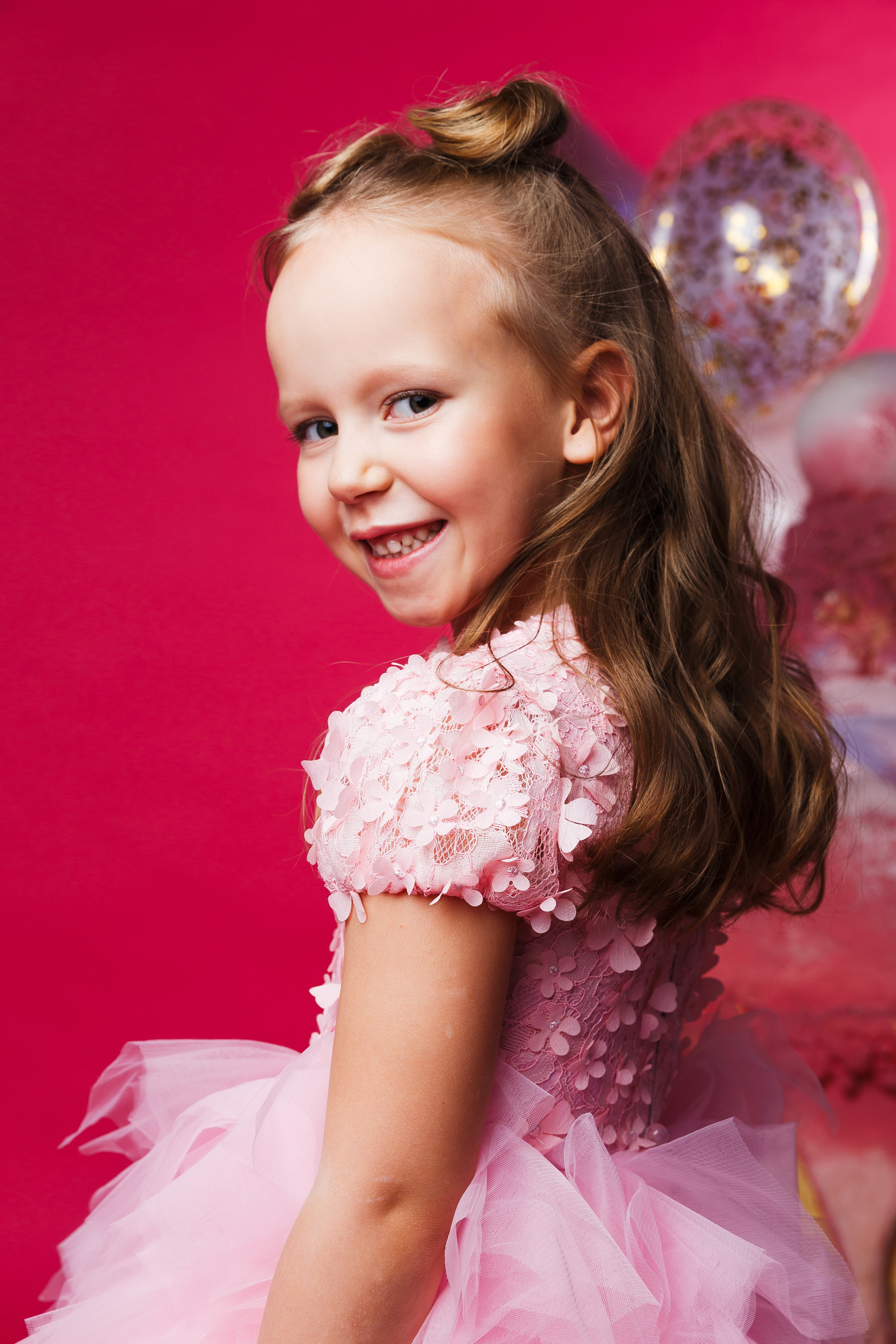 Фотосъёмка детской одежды для маркетплейсов, сайтов и соцсетей. Портретная фотосессия. Профессиональный фотограф в Санкт-Петербурге. Студийная фотография. Выездная фотостудия. СПб. Художественный портрет. Портретный фотограф Сергей Пушкин. Portrait photographer in Saint-Petersburg, Russia. Фотосъемка для Ozon, wildberries. 