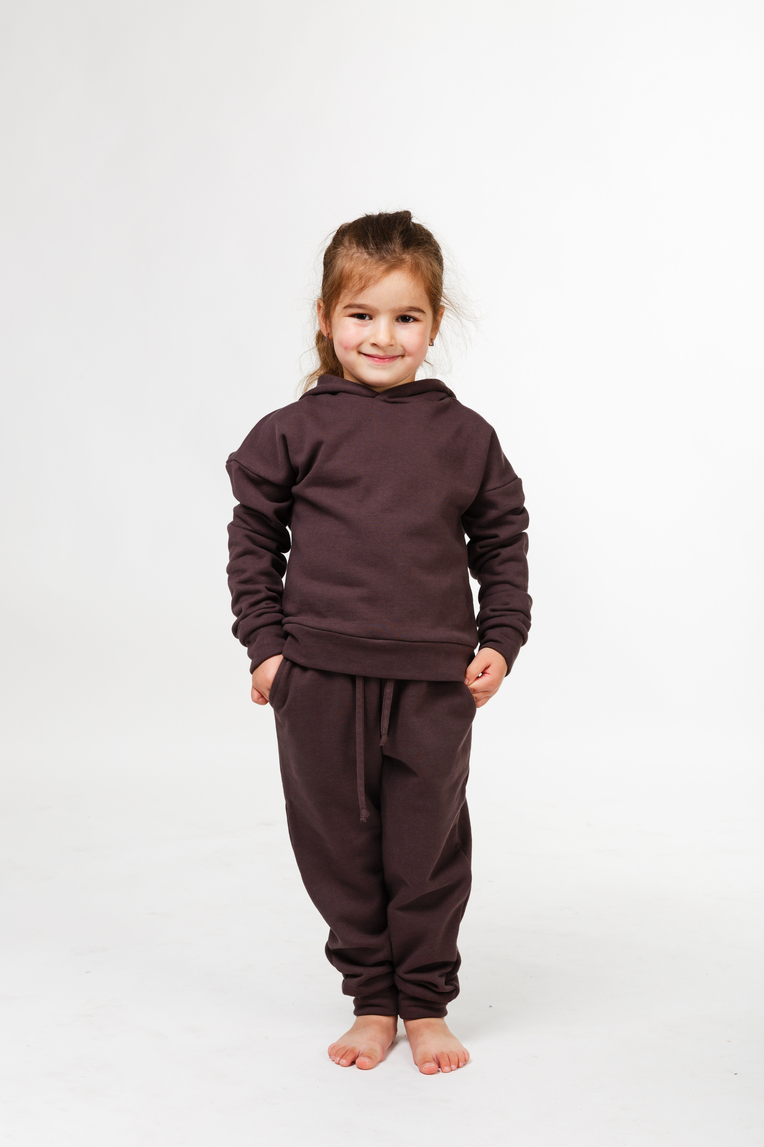 Профессиональный фотограф в Санкт-Петербурге. Студийная фотосъёмка детской и спортивной одежды на моделях для каталогов, маркетплейсов, сайтов и печатной рекламной продукции. Детская фотосессия.