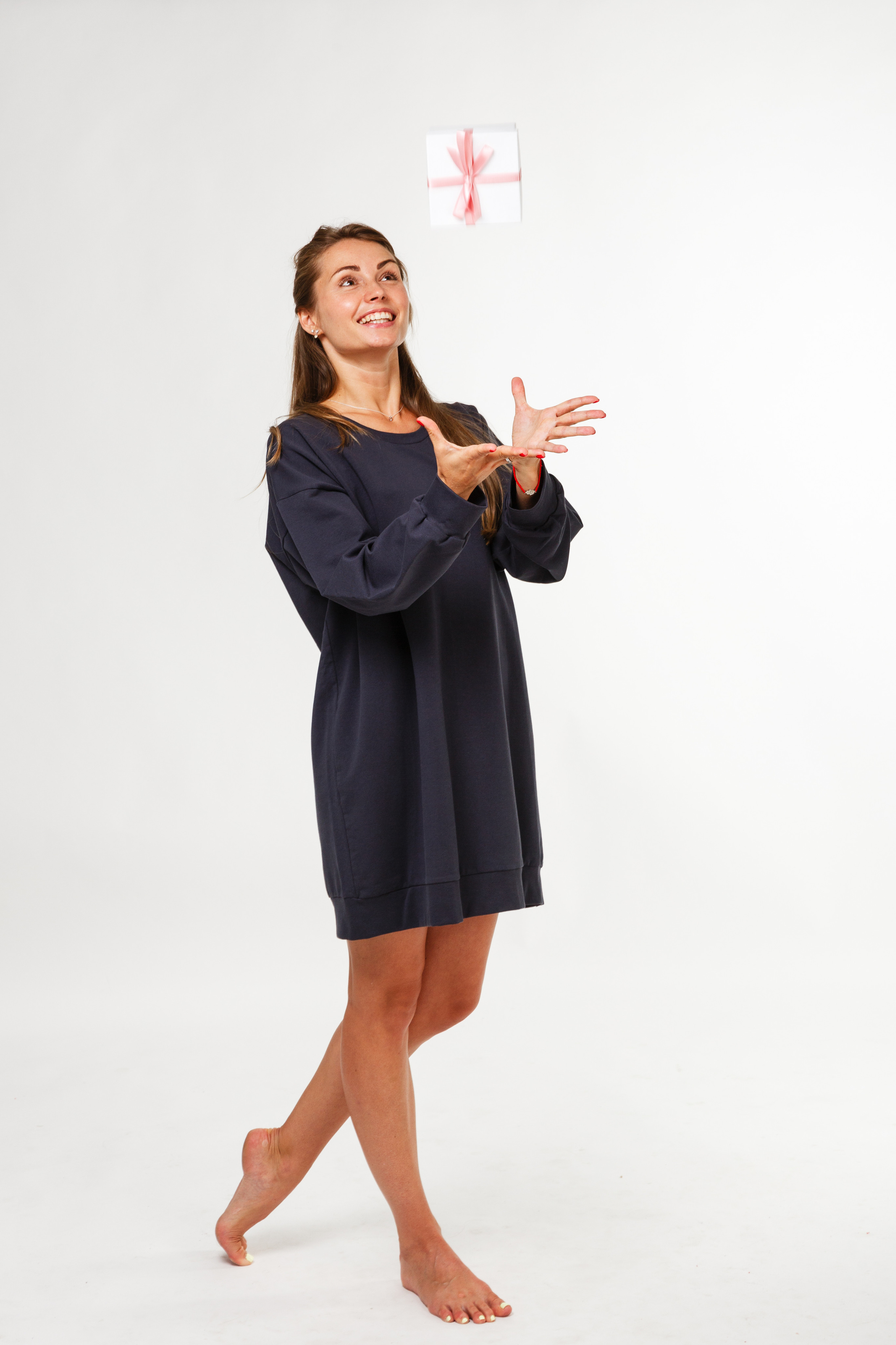 Профессиональный фотограф в Санкт-Петербурге. Студийная фотосъёмка детской и спортивной одежды на моделях для каталогов, маркетплейсов, сайтов и печатной рекламной продукции. Одежда для дома и спорта. Студийная фотосессия для маркетплейсов и соцсетей.