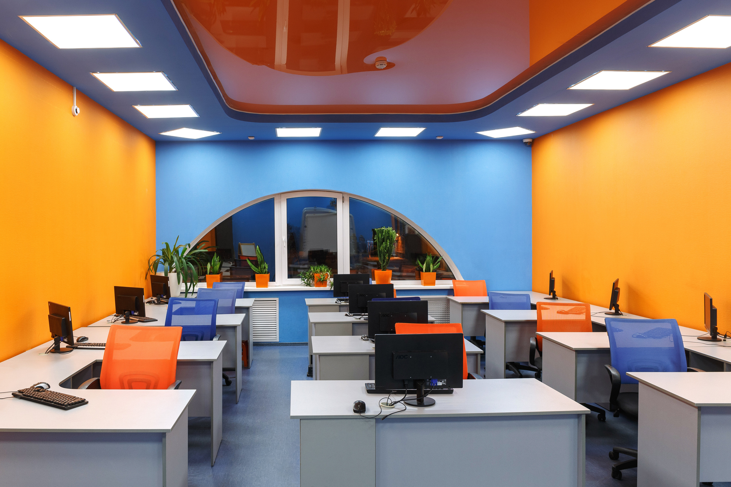 Рекламный фотограф в Санкт-Петербурге. Интерьерная фотосъемка кинотеатров и торговых помещений. Фотограф Сергей Пушкин. СПб. Фото для сайтов и полиграфии. Сотрудничество агенства. Фотосъемка ресторанов, арт-пространств и частных помещений. Photographer  in Saint-Petersburg, Russia.