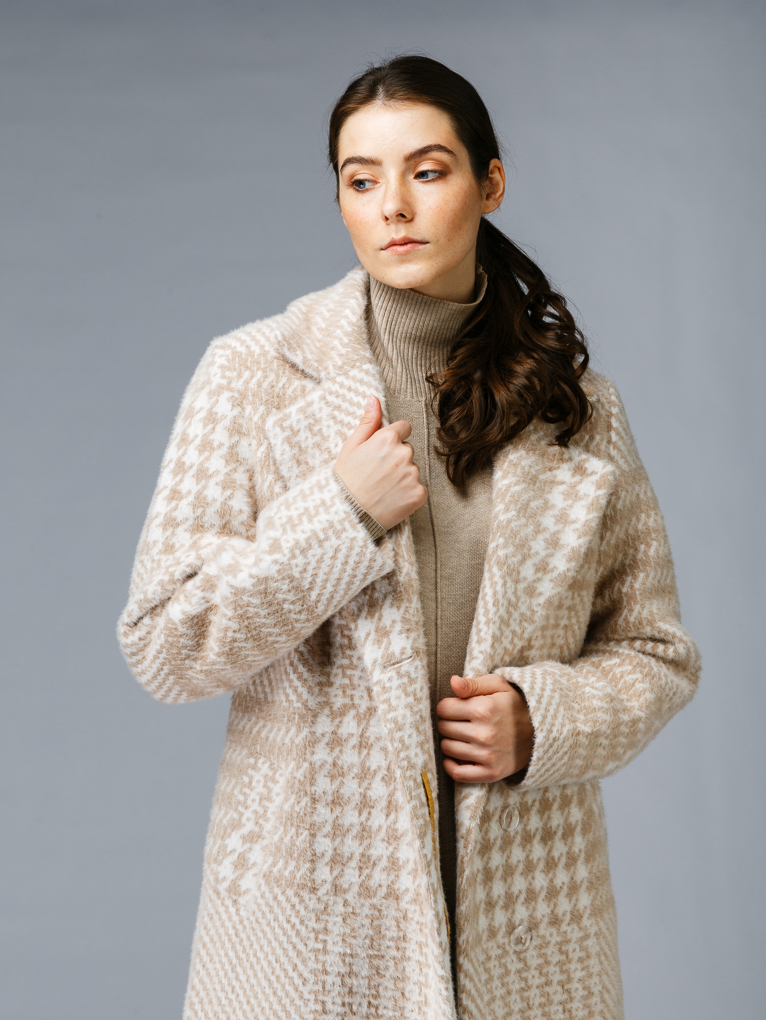 Профессиональный фотограф в Санкт-Петербурге. Студийная фотосъёмка одежды на моделях для каталогов, маркетплейсов, сайтов и печатной рекламной продукции. 