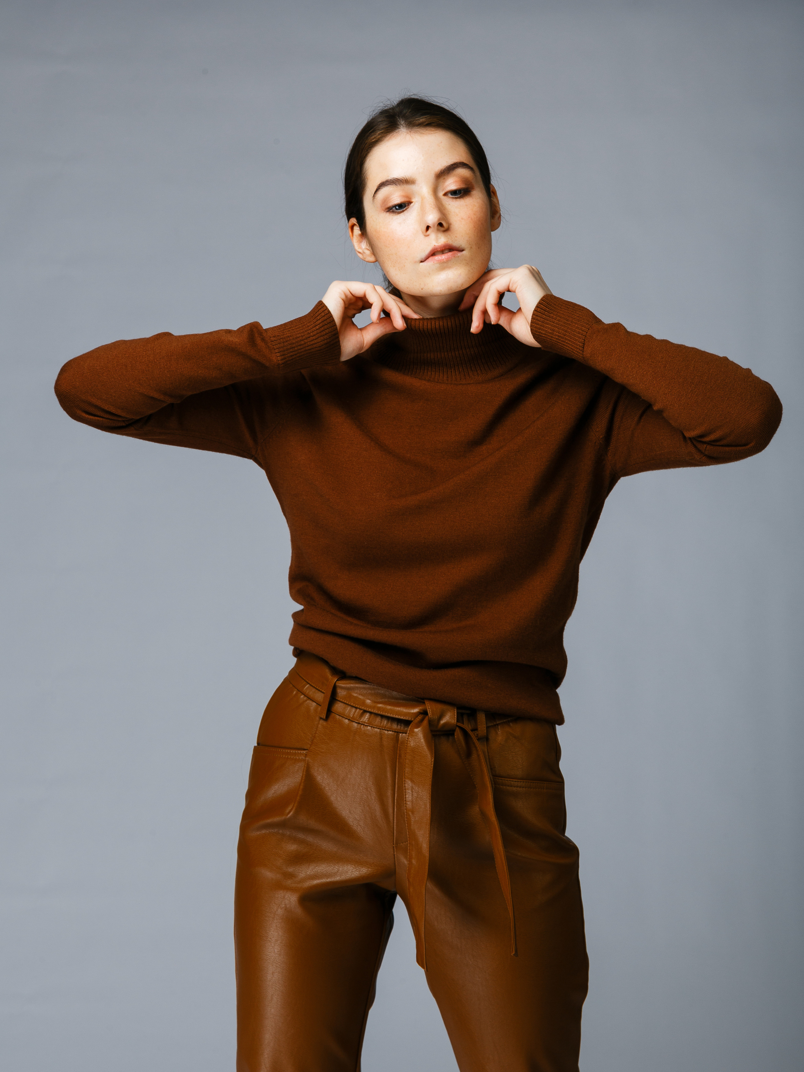 Профессиональный фотограф в Санкт-Петербурге. Студийная фотосъёмка одежды на моделях для каталогов, маркетплейсов, сайтов и печатной рекламной продукции. 