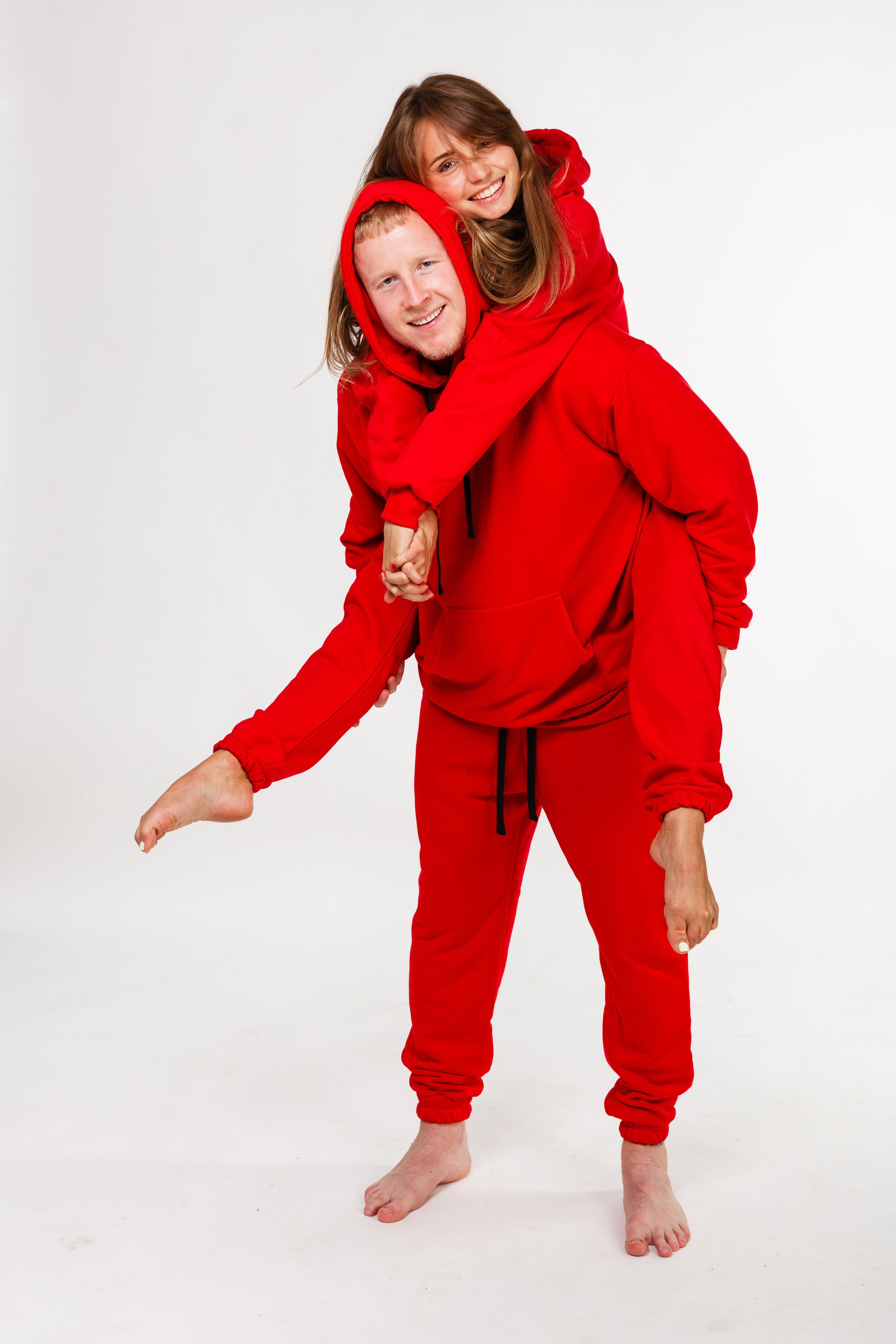 Профессиональный фотограф в Санкт-Петербурге. Студийная фотосъёмка детской и спортивной одежды на моделях для каталогов, маркетплейсов, сайтов и печатной рекламной продукции. Одежда для дома и спорта. Студийная фотосессия для маркетплейсов и соцсетей. Семейная фотосъёмка.