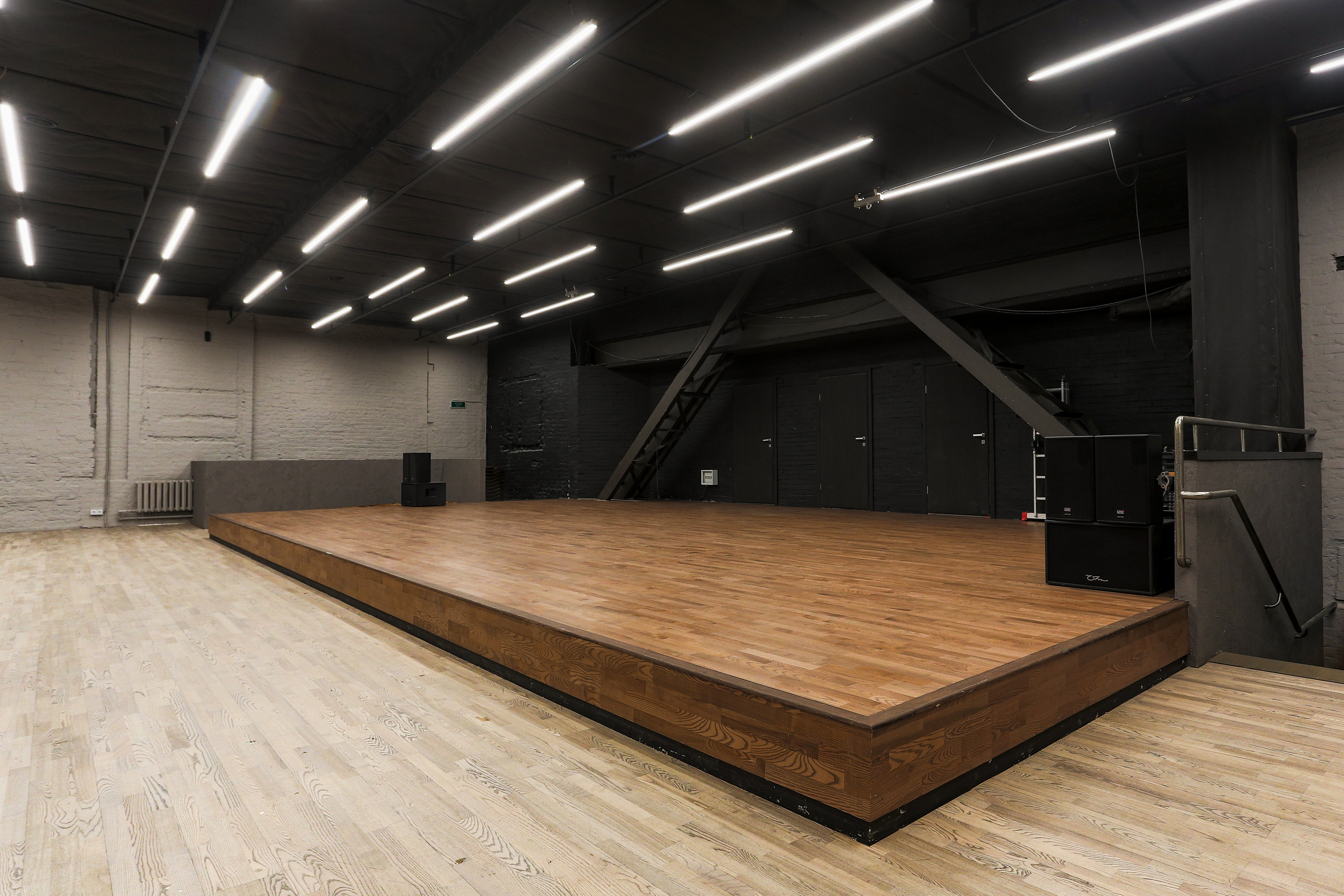 Рекламный фотограф в Санкт-Петербурге. Интерьерная фотосъемка. Фотограф Сергей Пушкин. СПб. Фото для сайтов и полиграфии. Сотрудничество агенства. Фотосъемка ресторанов, арт-пространств и частных помещений. Photographer  in Saint-Petersburg, Russia.