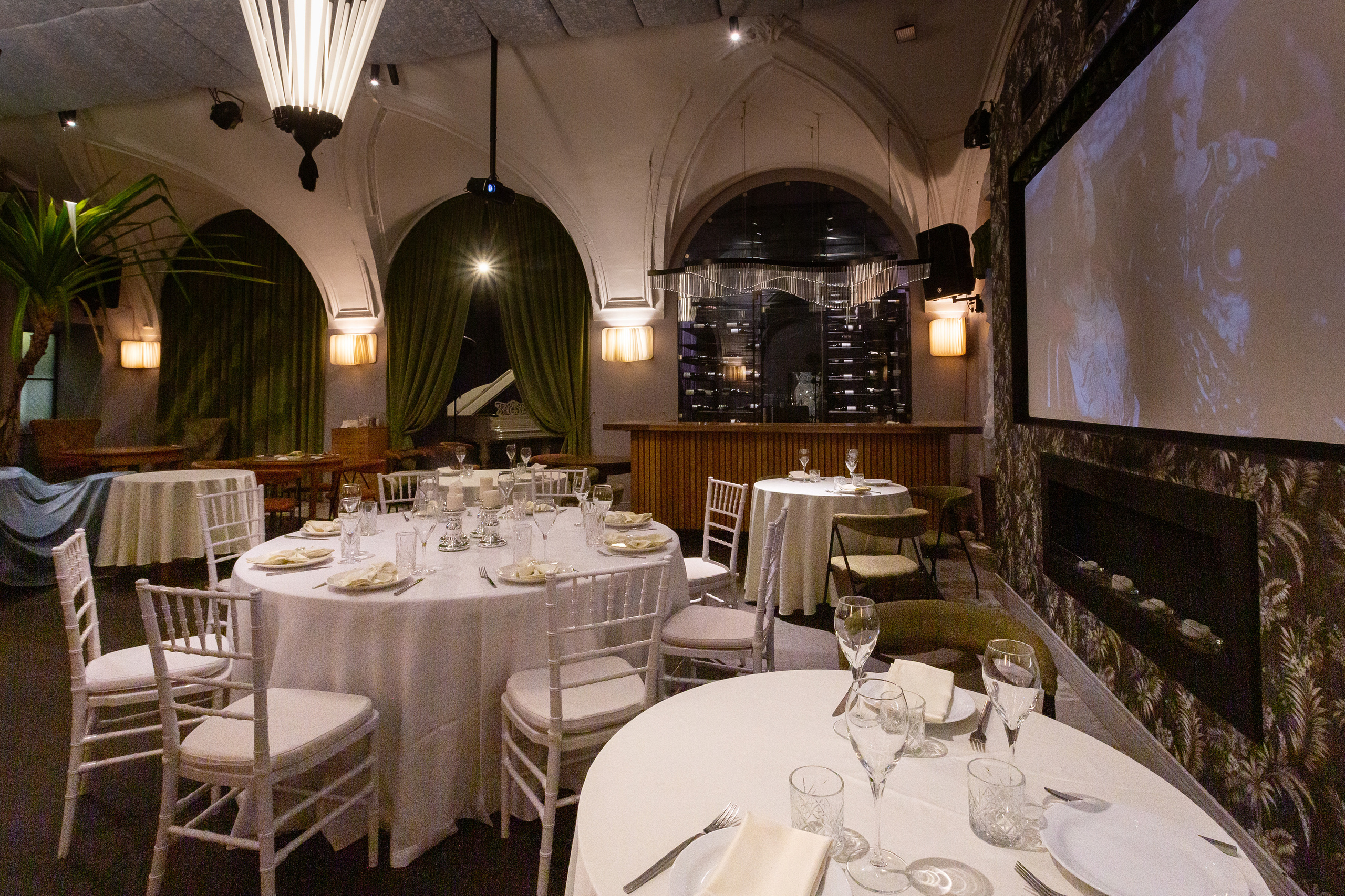 Рекламный фотограф в Санкт-Петербурге. Интерьерная фотосъемка. Фотограф Сергей Пушкин. СПб. Фото для сайтов и полиграфии. Сотрудничество агенства. Фотосъемка ресторанов, арт-пространств и частных помещений. Photographer  in Saint-Petersburg, Russia.