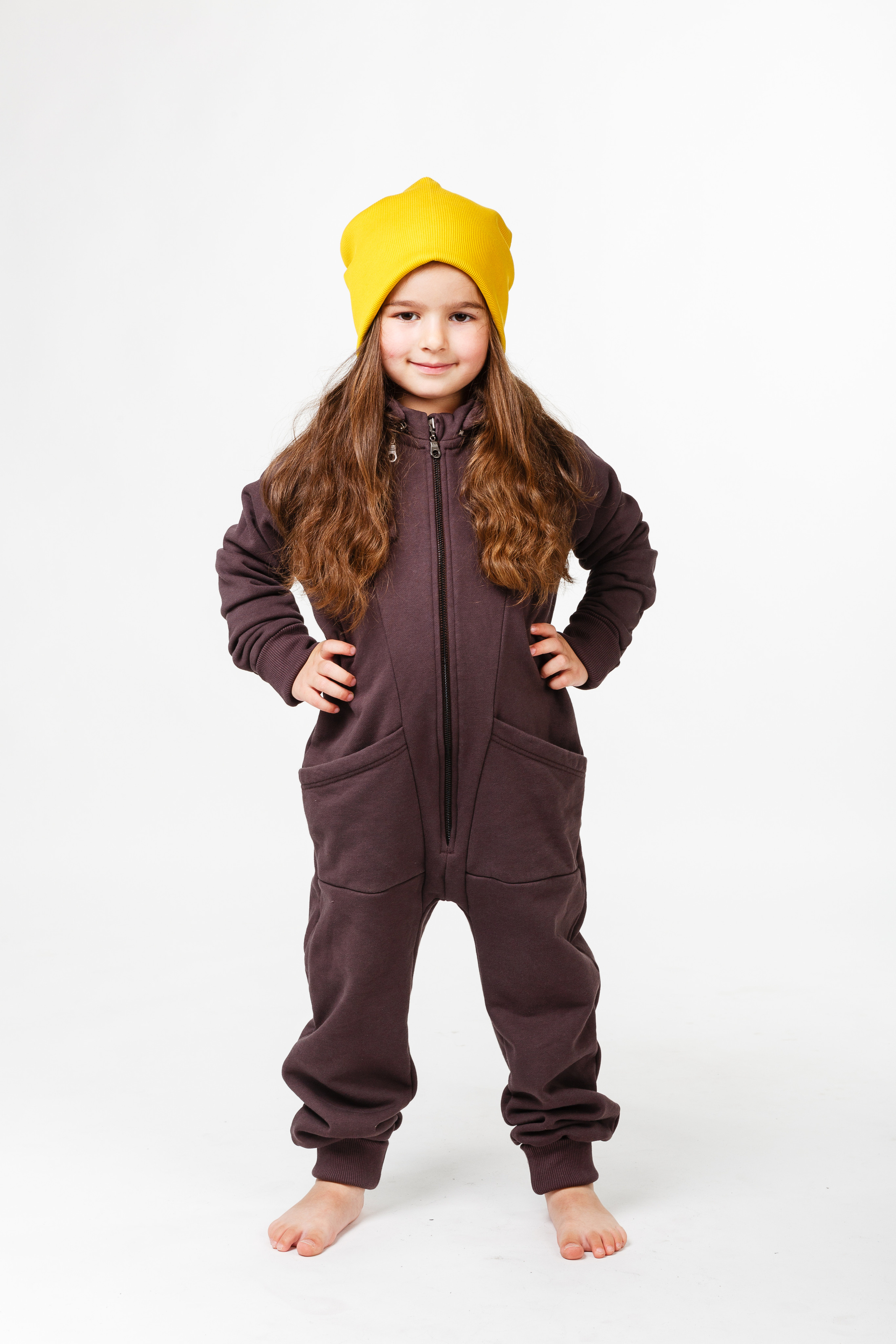 Профессиональный фотограф в Санкт-Петербурге. Студийная фотосъёмка детской и спортивной одежды на моделях для каталогов, маркетплейсов, сайтов и печатной рекламной продукции. Детская фотосессия.