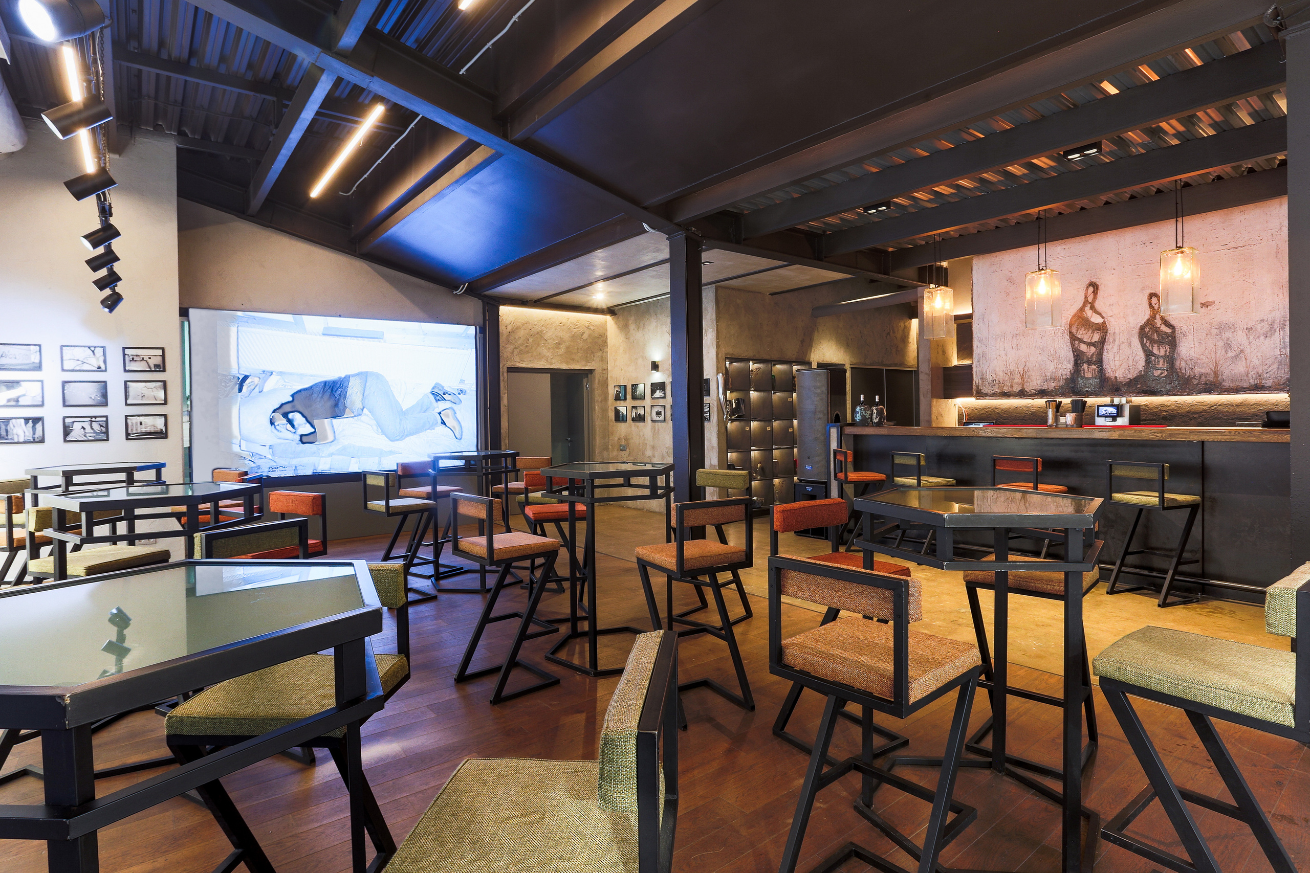 Рекламный фотограф в Санкт-Петербурге. Интерьерная фотосъемка. Фотограф Сергей Пушкин. СПб. Фото для сайтов и полиграфии. Сотрудничество агенства. Фотосъемка ресторанов, арт-пространств и частных помещений. Photographer  in Saint-Petersburg, Russia.