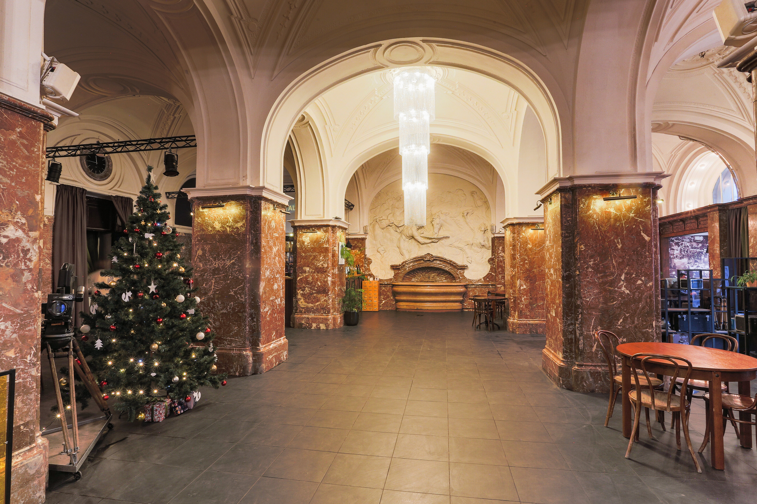 Рекламный фотограф в Санкт-Петербурге. Интерьерная фотосъемка. Фотограф Сергей Пушкин. СПб. Фото для сайтов и полиграфии. Сотрудничество агенства. Фотосъемка ресторанов, арт-пространств и частных помещений. Photographer  in Saint-Petersburg, Russia.