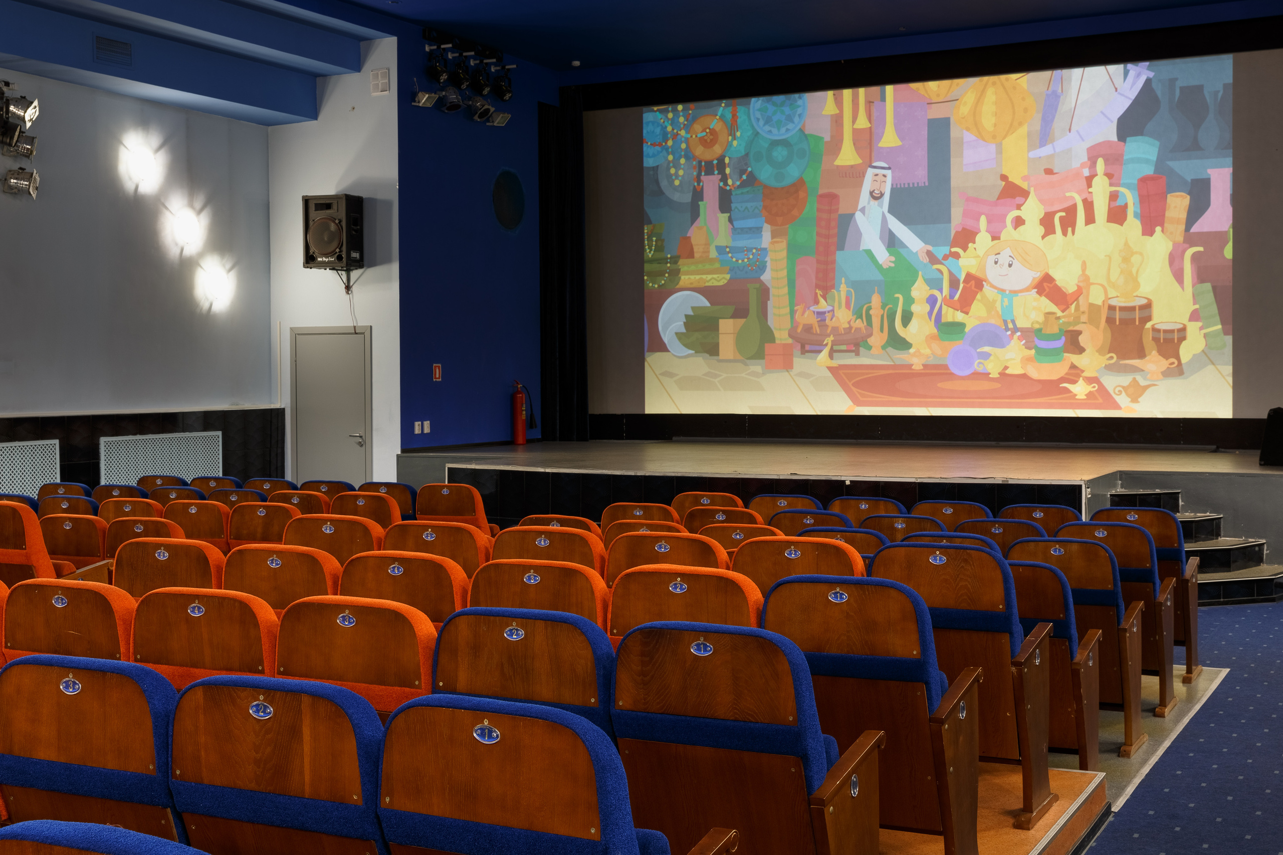 Рекламный фотограф в Санкт-Петербурге. Интерьерная фотосъемка кинотеатров и торговых помещений. Фотограф Сергей Пушкин. СПб. Фото для сайтов и полиграфии. Сотрудничество агенства. Фотосъемка ресторанов, арт-пространств и частных помещений. Photographer  in Saint-Petersburg, Russia.