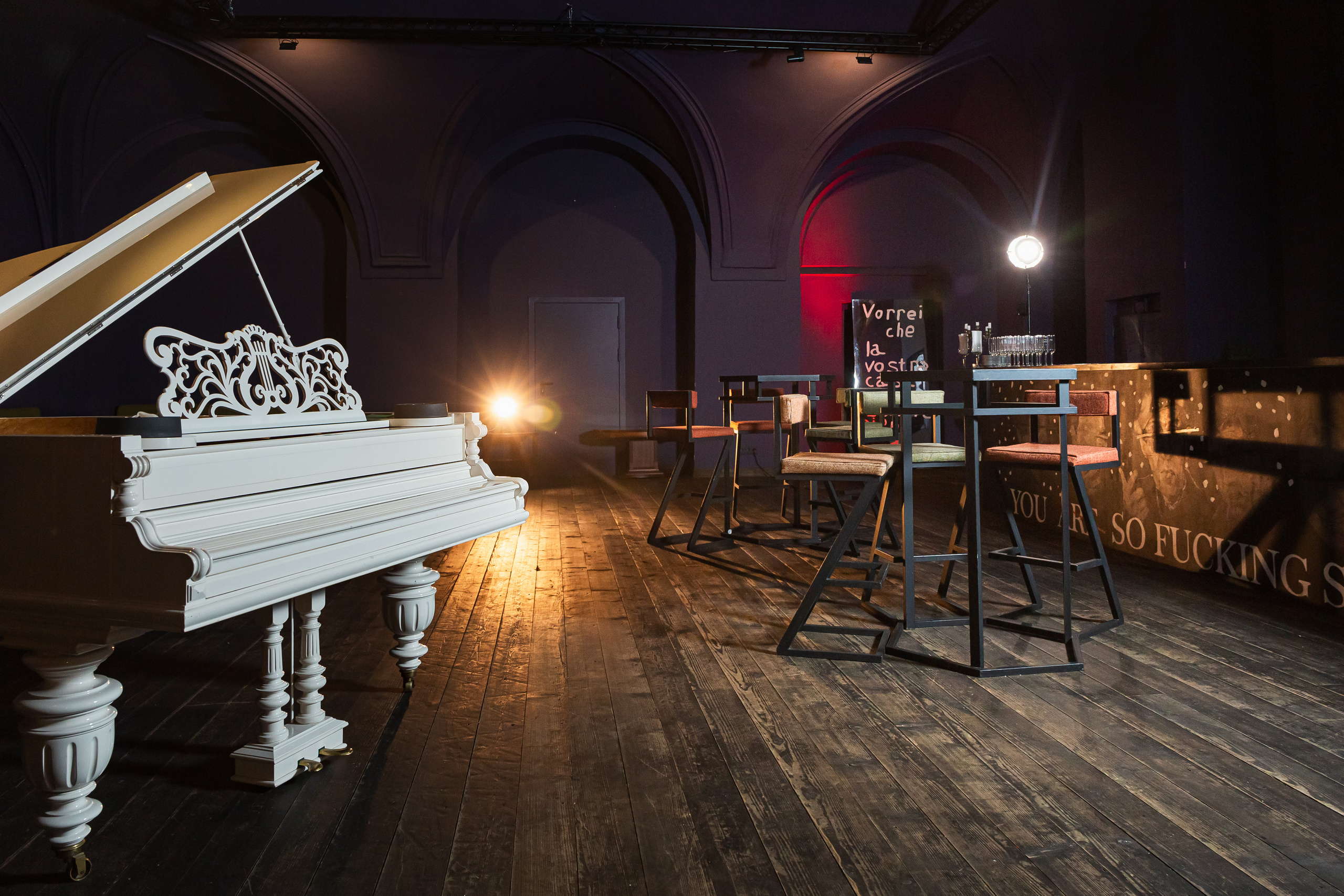 Рекламный фотограф в Санкт-Петербурге. Интерьерная фотосъемка. Фотограф Сергей Пушкин. СПб. Фото для сайтов и полиграфии. Сотрудничество агенства. Фотосъемка ресторанов, арт-пространств и частных помещений. Photographer  in Saint-Petersburg, Russia.