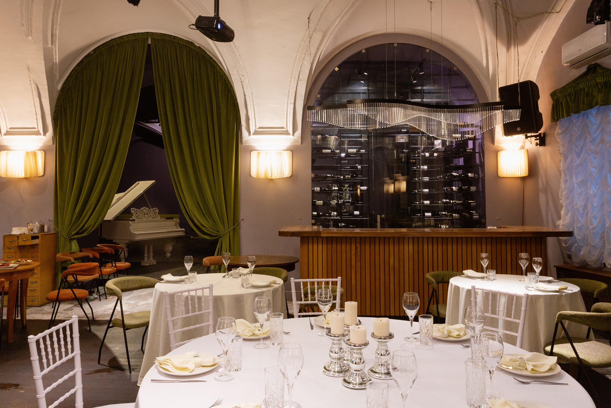 Рекламный фотограф в Санкт-Петербурге. Интерьерная фотосъемка. Фотограф Сергей Пушкин. СПб. Фото для сайтов и полиграфии. Сотрудничество агенства. Фотосъемка ресторанов, арт-пространств и частных помещений. Photographer  in Saint-Petersburg, Russia.