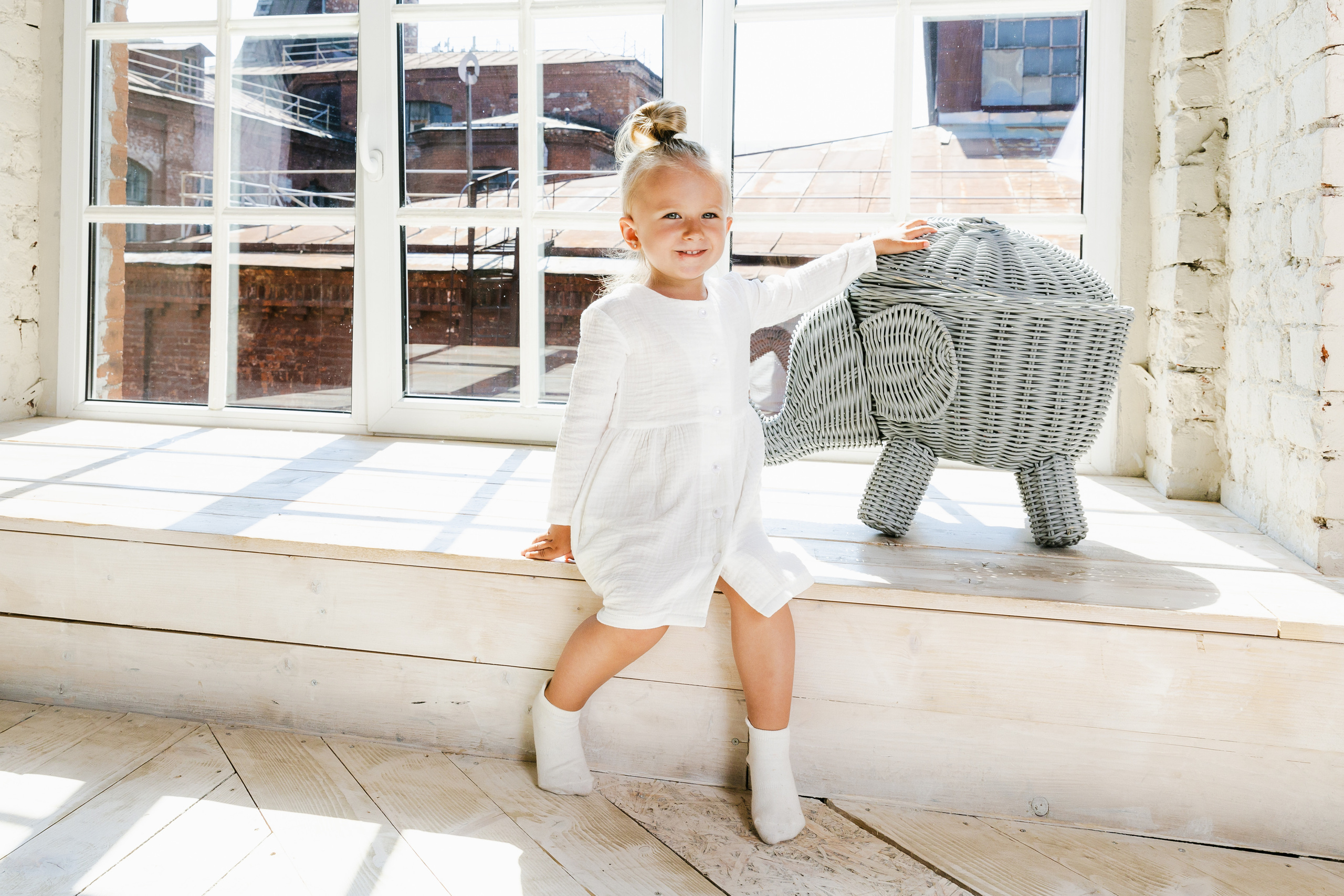 Детская студийная фотосъемка для соцсетей бренда одежды