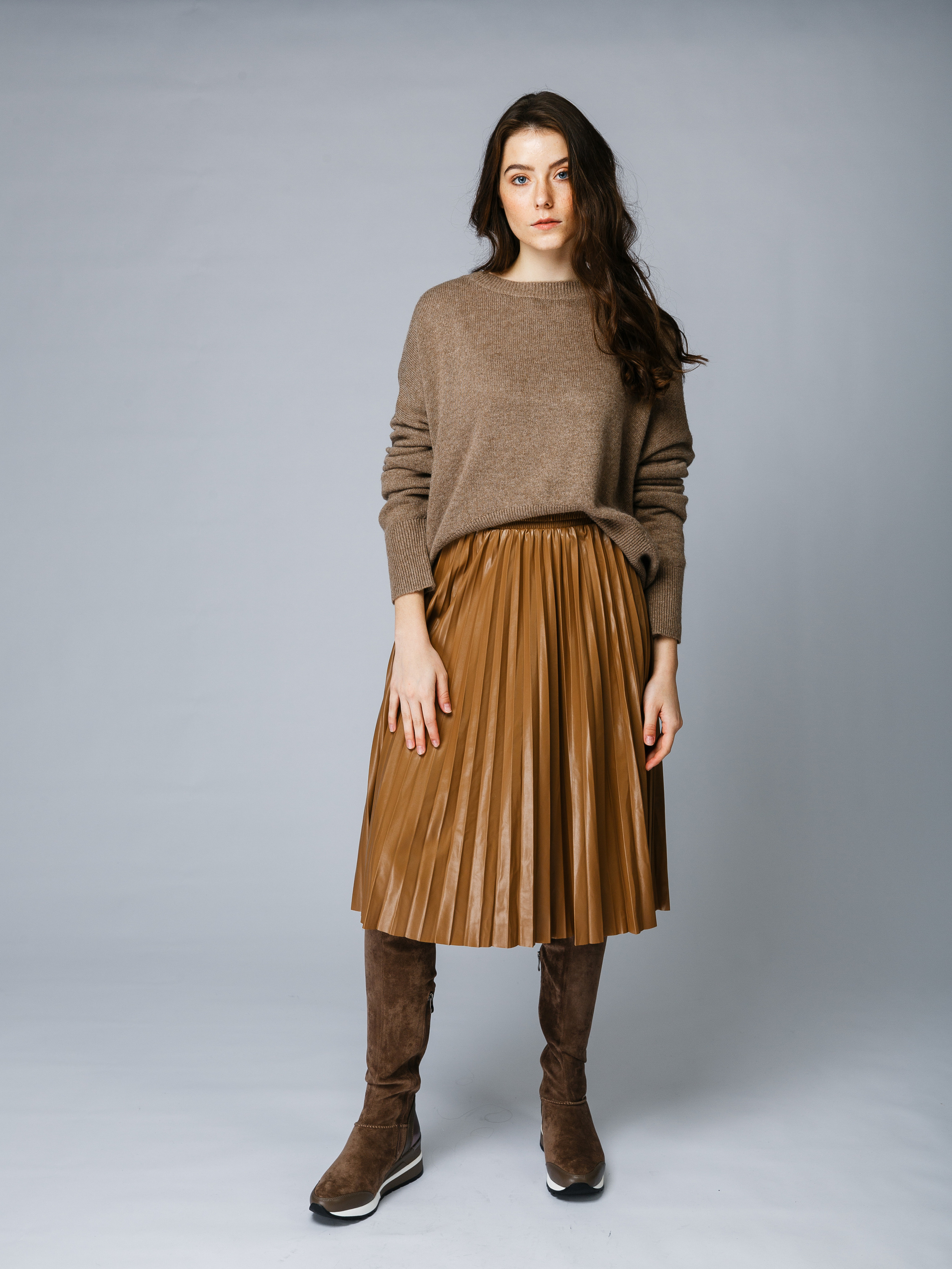 Профессиональный фотограф в Санкт-Петербурге. Студийная фотосъёмка одежды на моделях для каталогов, маркетплейсов, сайтов и печатной рекламной продукции. 