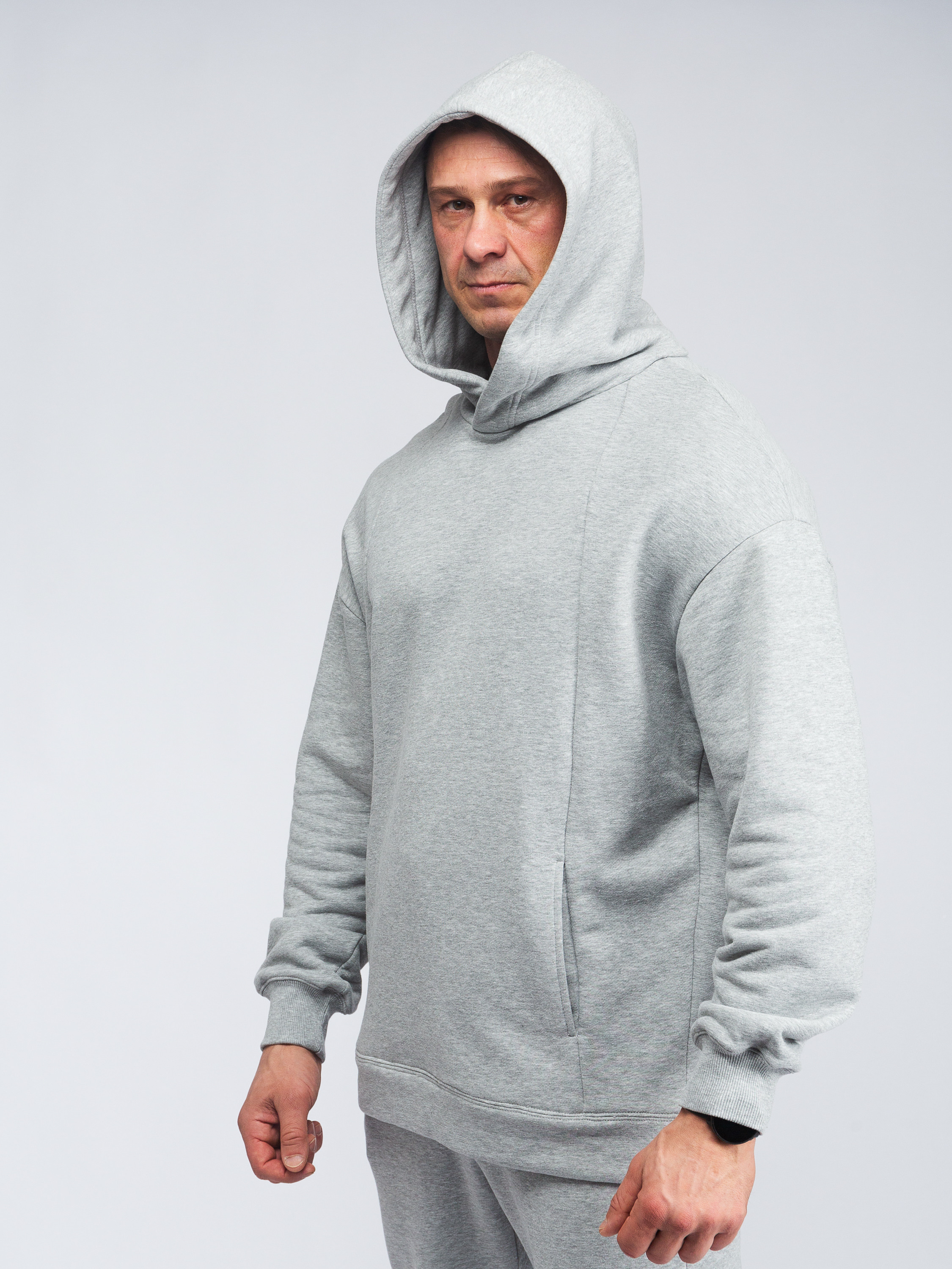 Фотосъёмка спортивной одежды для маркетплейсов, сайтов и соцсетей. Фото для каталога. Мужская одежда. Художественный портрет. Портретный фотограф Сергей Пушкин.  Портретная фотосессия. Профессиональный фотограф в Санкт-Петербурге. Студийная фотография. Выездная фотостудия. Студийная фотосесия.СПб. Portrait photographer in Saint-Petersburg, Russia. Фотосъемка для Ozon, wildberries. 