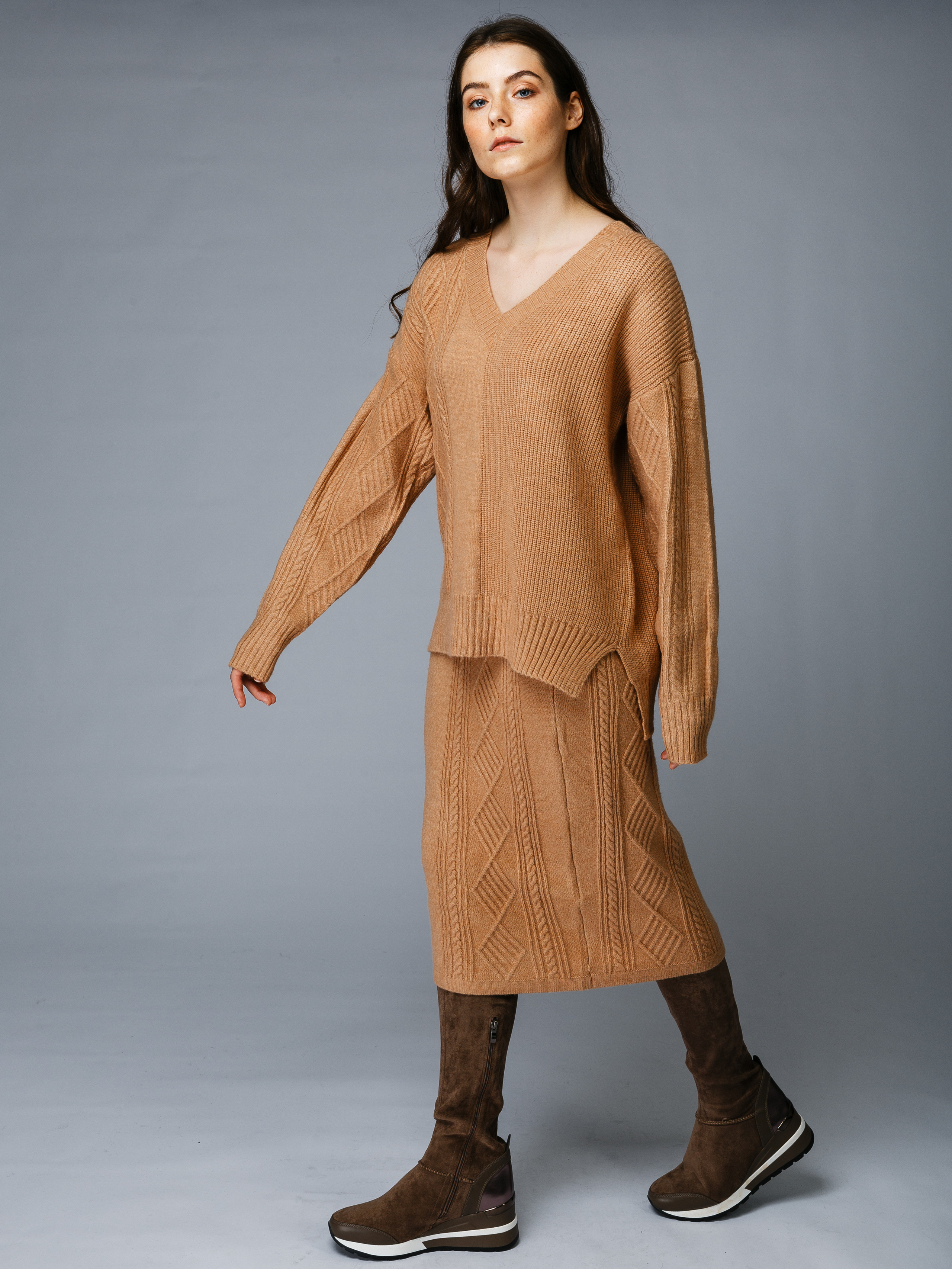 Профессиональный фотограф в Санкт-Петербурге. Студийная фотосъёмка одежды на моделях для каталогов, маркетплейсов, сайтов и печатной рекламной продукции. 