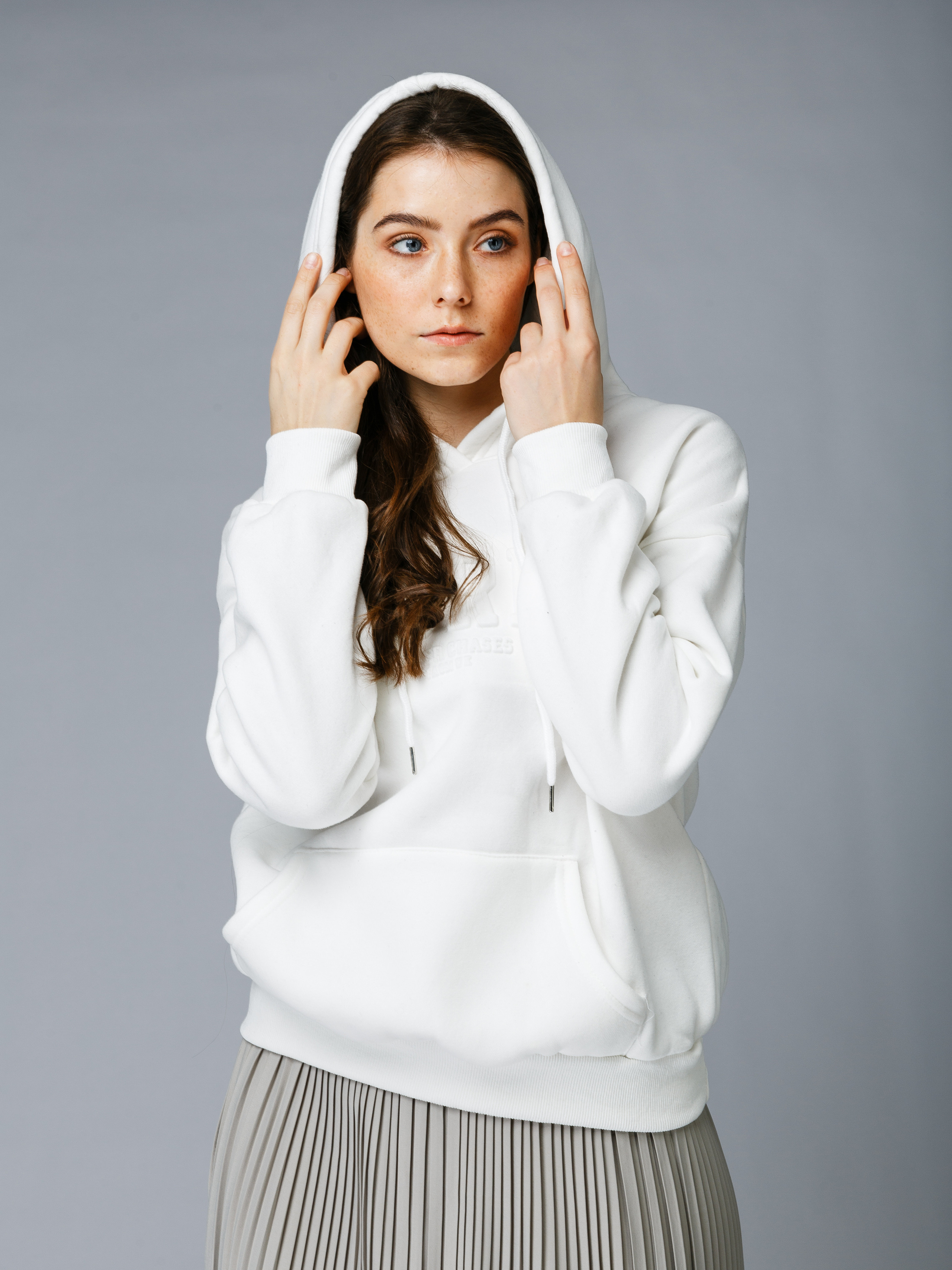 Профессиональный фотограф в Санкт-Петербурге. Студийная фотосъёмка одежды на моделях для каталогов, маркетплейсов, сайтов и печатной рекламной продукции. 