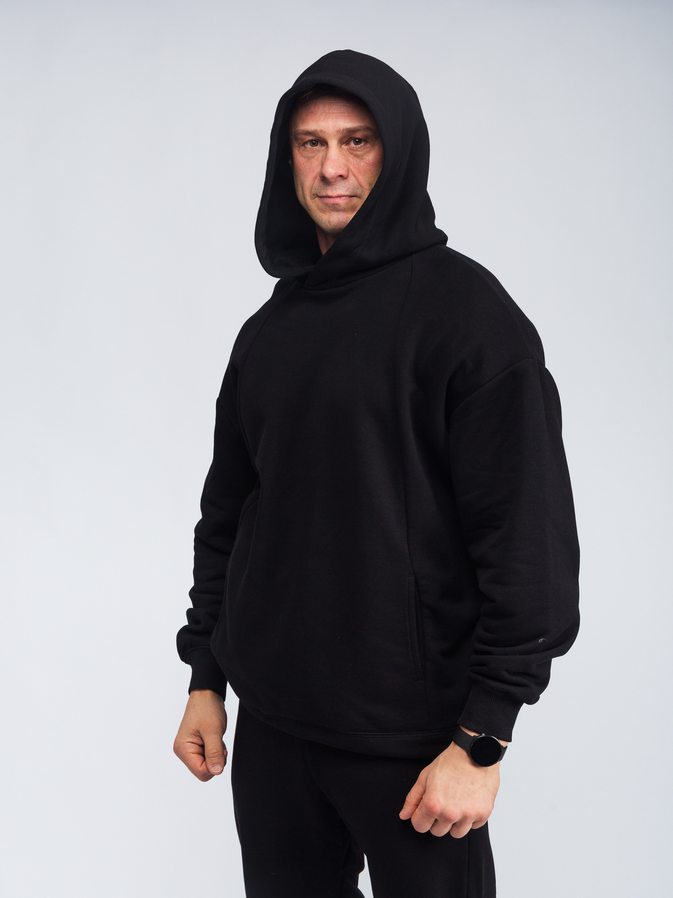 Фотосъёмка спортивной одежды для маркетплейсов, сайтов и соцсетей. Фото для каталога. Мужская одежда. Художественный портрет. Портфолио. Модельные тесты. Портретный фотограф Сергей Пушкин.  Портретная фотосессия. Профессиональный фотограф в Санкт-Петербурге. Студийная фотография. Выездная фотостудия. Студийная фотосесия.СПб. Portrait photographer in Saint-Petersburg, Russia. Фотосъемка для Ozon, wildberries. 