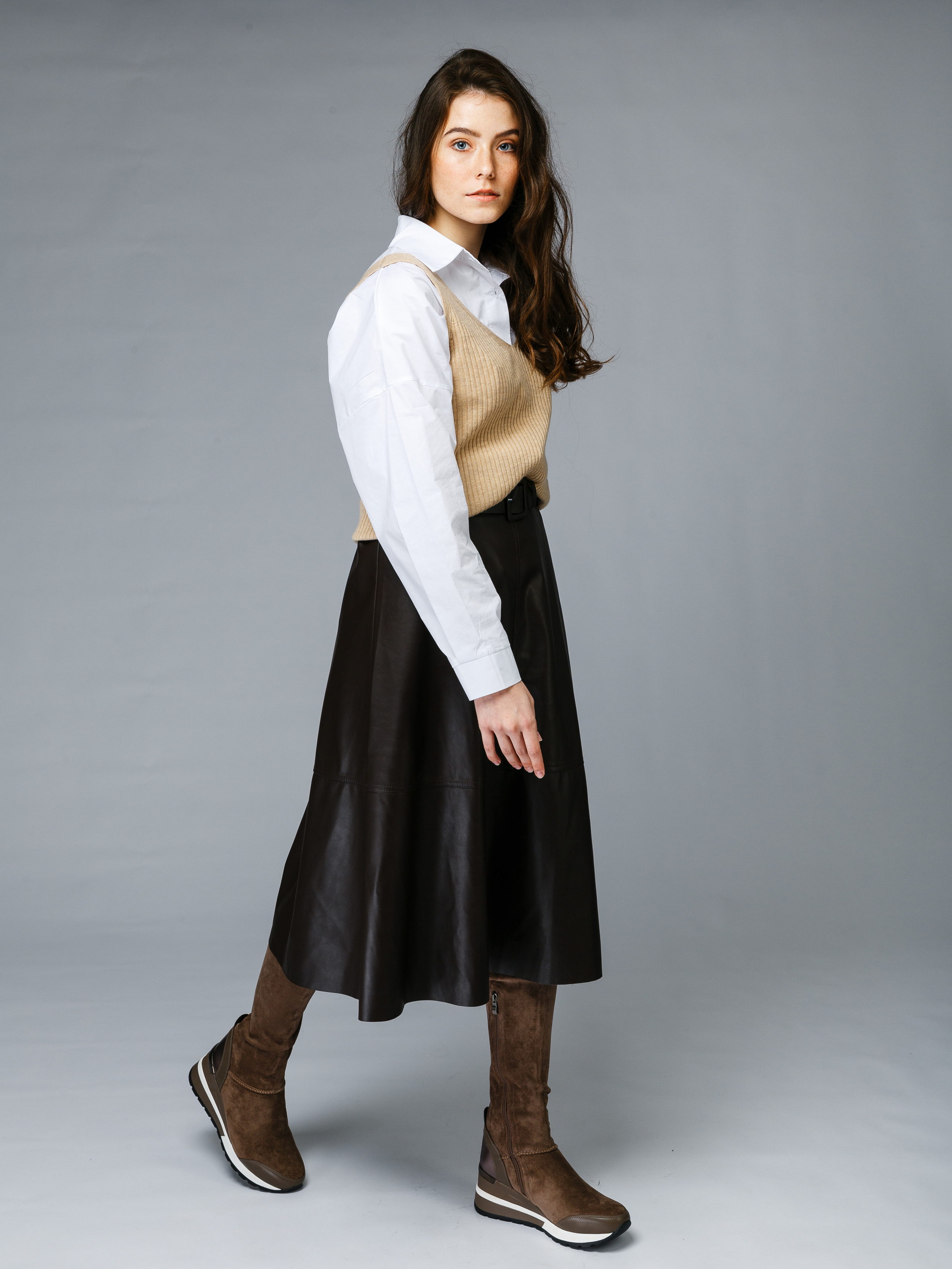 Профессиональный фотограф в Санкт-Петербурге. Студийная фотосъёмка одежды на моделях для каталогов, маркетплейсов, сайтов и печатной рекламной продукции. 