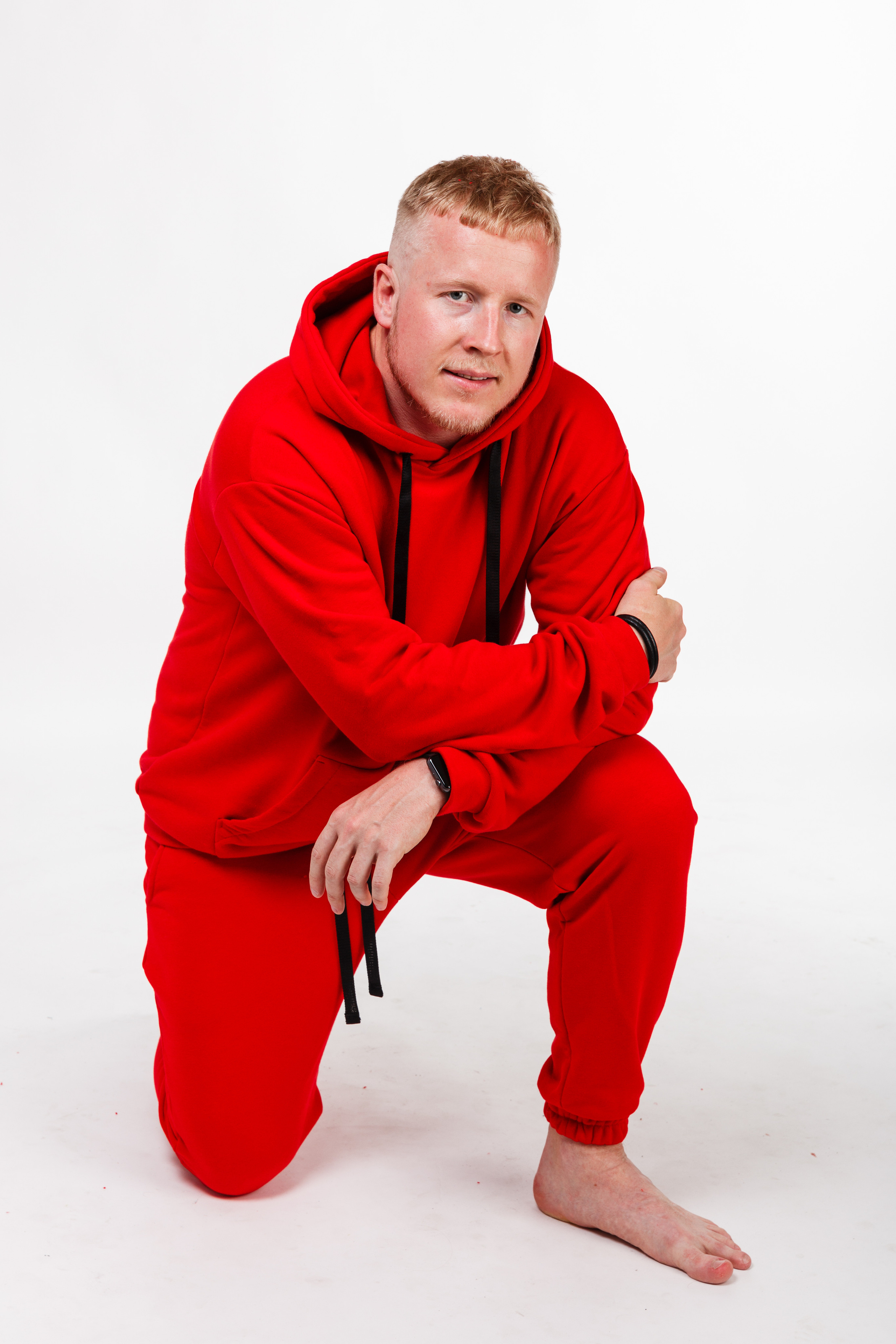 Профессиональный фотограф в Санкт-Петербурге. Студийная фотосъёмка детской и спортивной одежды на моделях для каталогов, маркетплейсов, сайтов и печатной рекламной продукции. Одежда для дома и спорта. Студийная фотосессия для маркетплейсов и соцсетей.