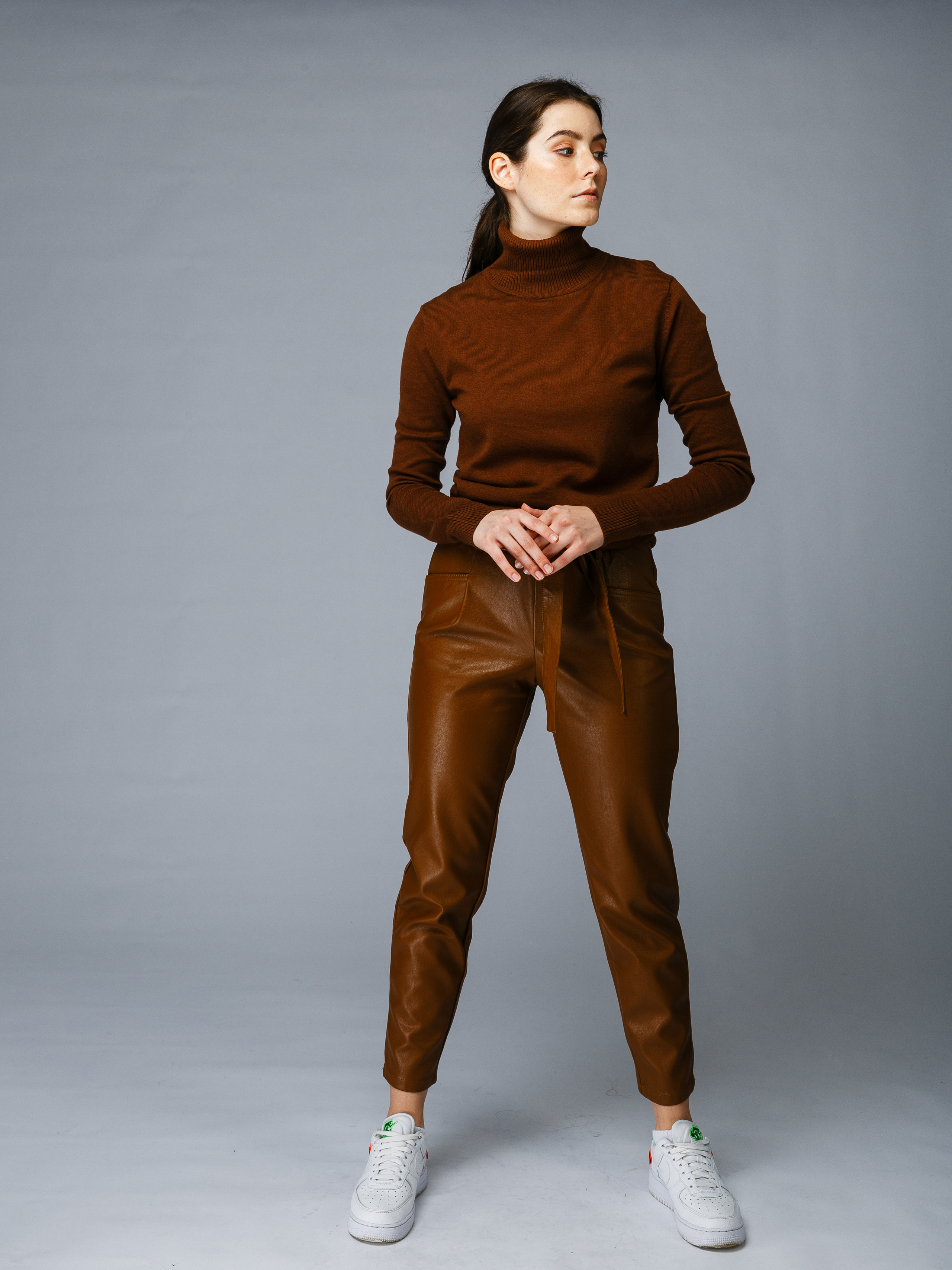 Профессиональный фотограф в Санкт-Петербурге. Студийная фотосъёмка одежды на моделях для каталогов, маркетплейсов, сайтов и печатной рекламной продукции. 