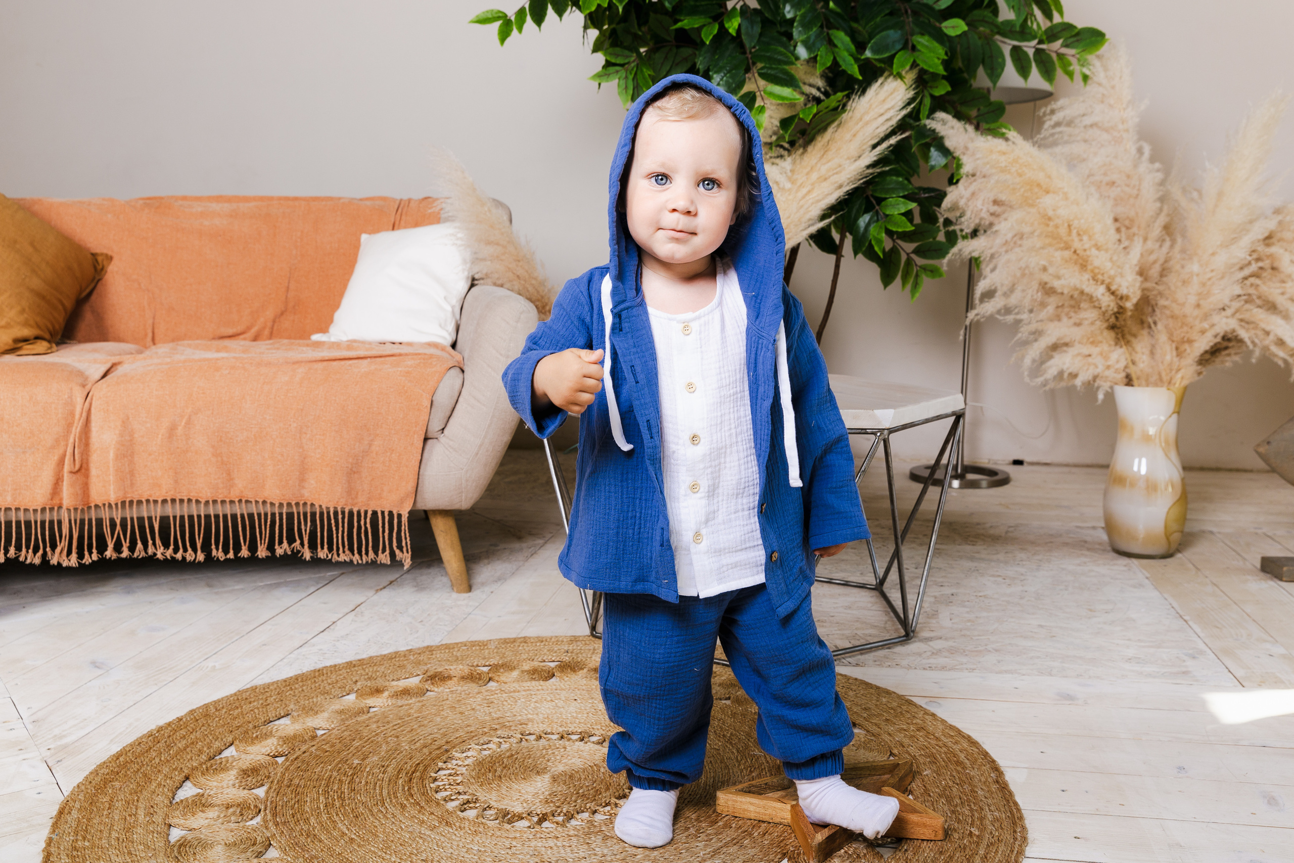 Детская студийная фотосъемка для соцсетей бренда одежды