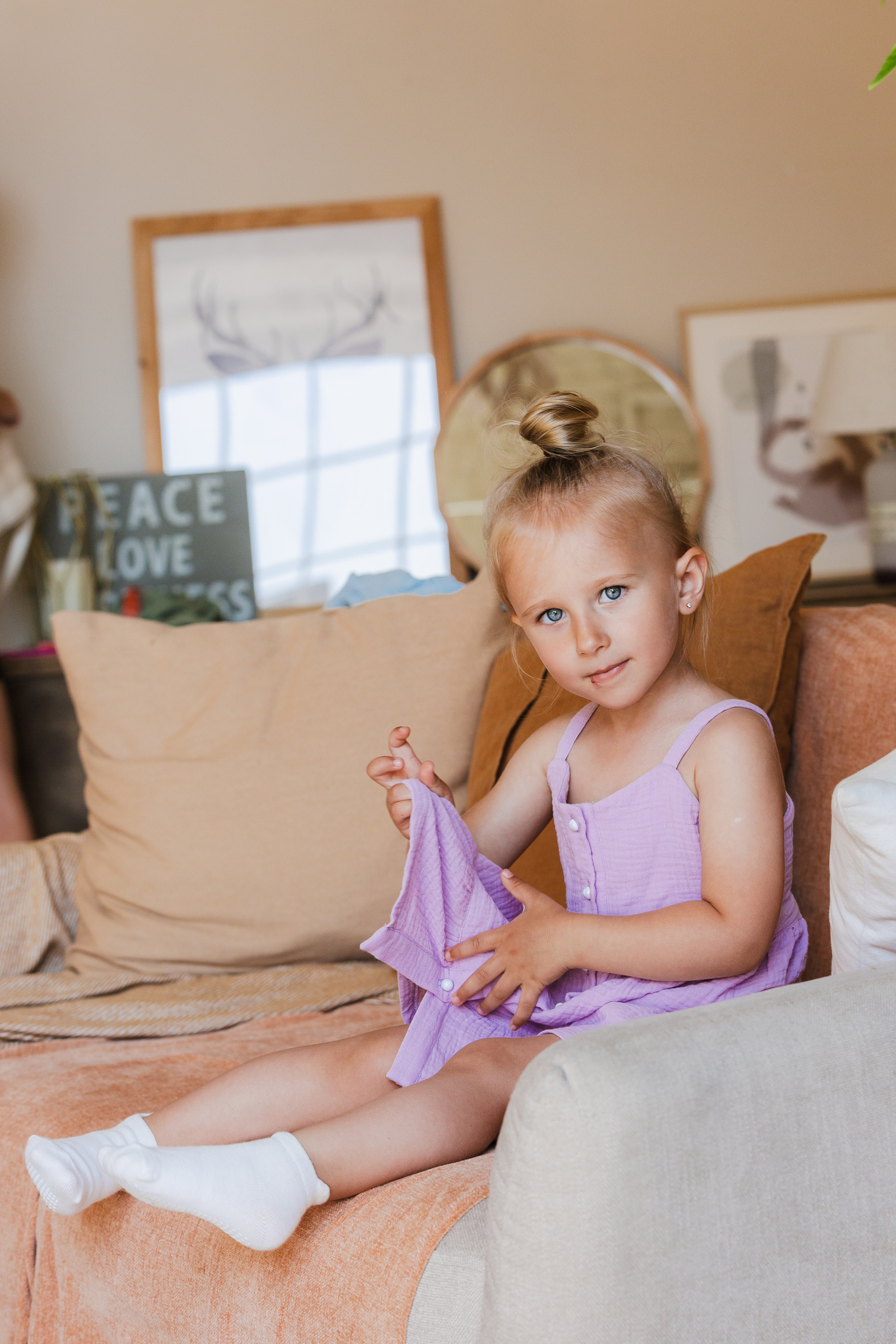 Детская студийная фотосъемка для соцсетей бренда одежды