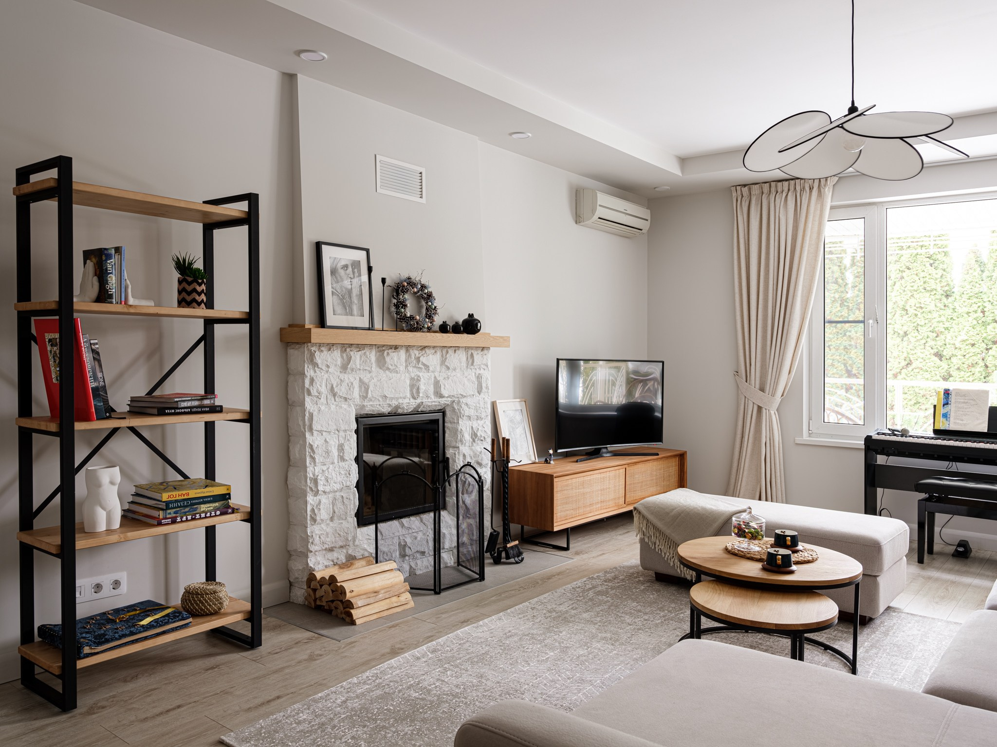 Небольшой дом: Анастасия Филиппова, Олеся Миколаец, студия FAM Design. Фотограф Василий Буланов