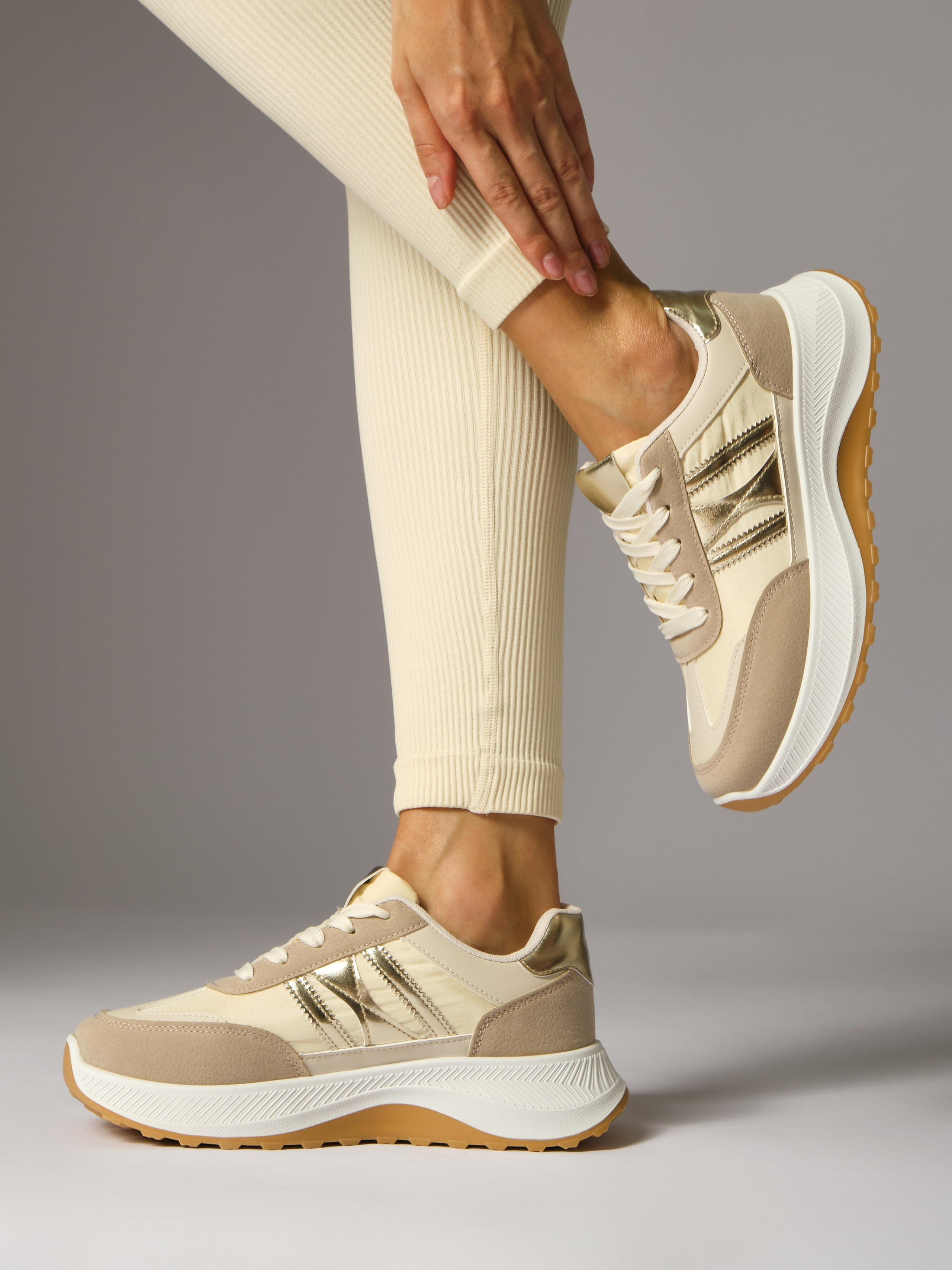 Кроссовки. Фотостудия для Wildberries Ozon