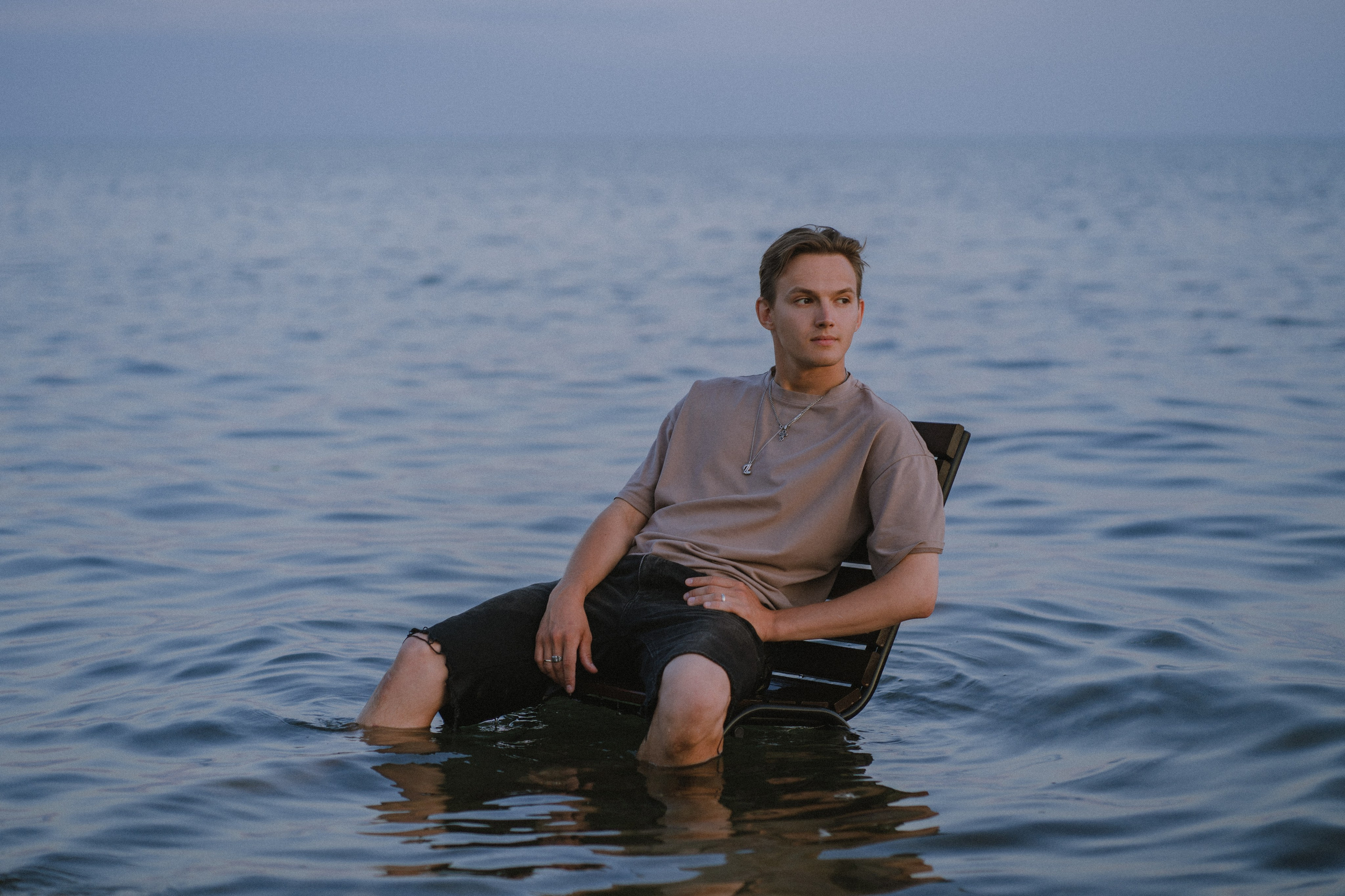 Последствие случайной встречи. Обложка сингла + контент-съемка. Творческие фотосессии в Москве. Фотоальбом лидера группы ЯЛО