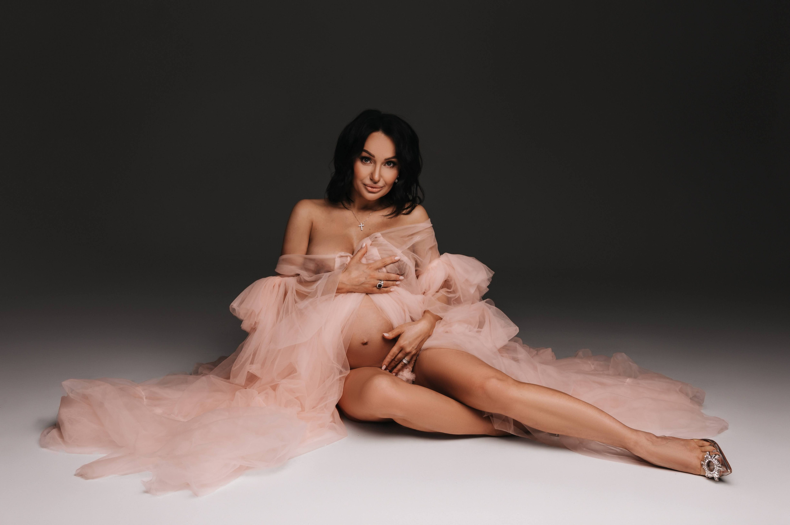 Профессиональный фотограф беременности в СПБ. Стильные фотосессии беременности в стиле минимализм и классическая фотография