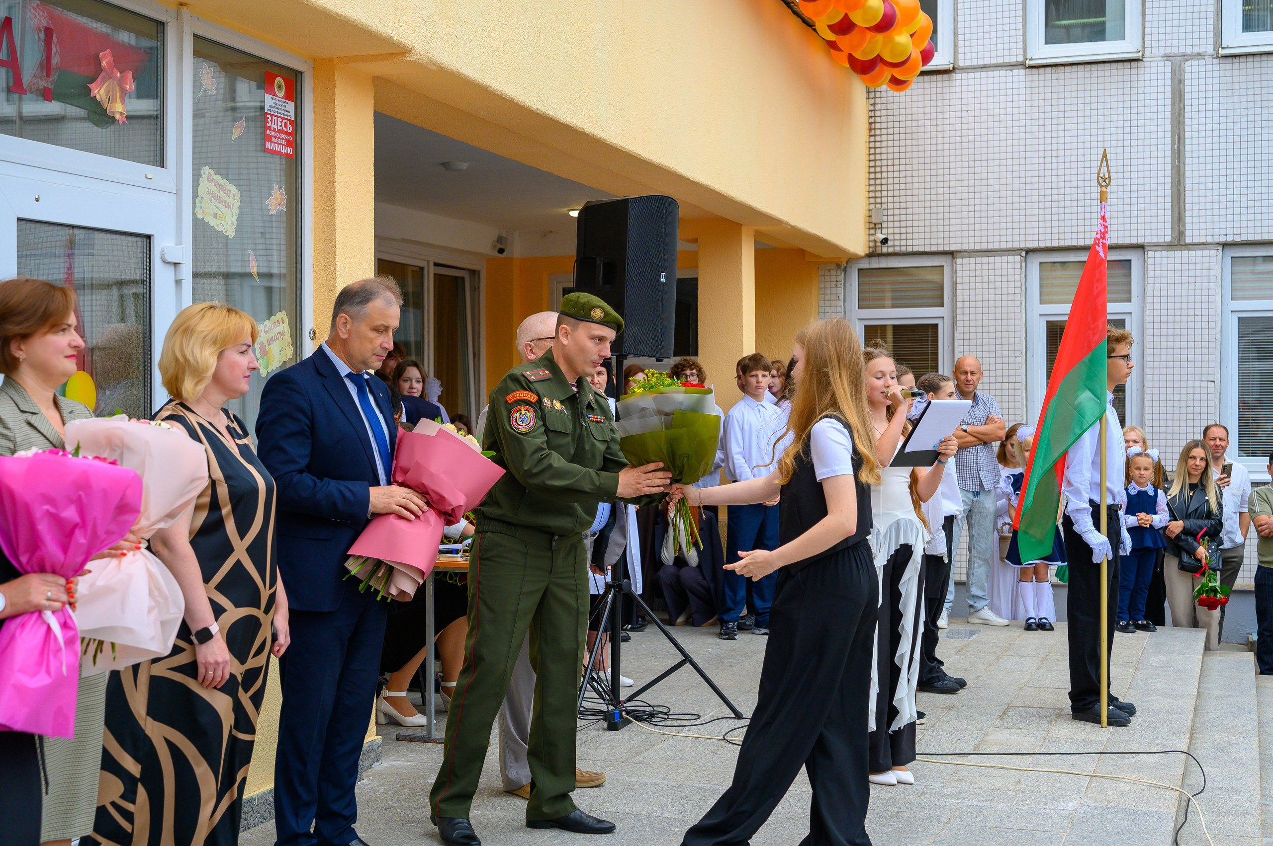 Вот звучит первый звонок, перед этим долгое приготовление к новому этапу в жизни, Яромир идет в школу. Фотоуслуги, услуги фотографа, фотографирование важных событий
