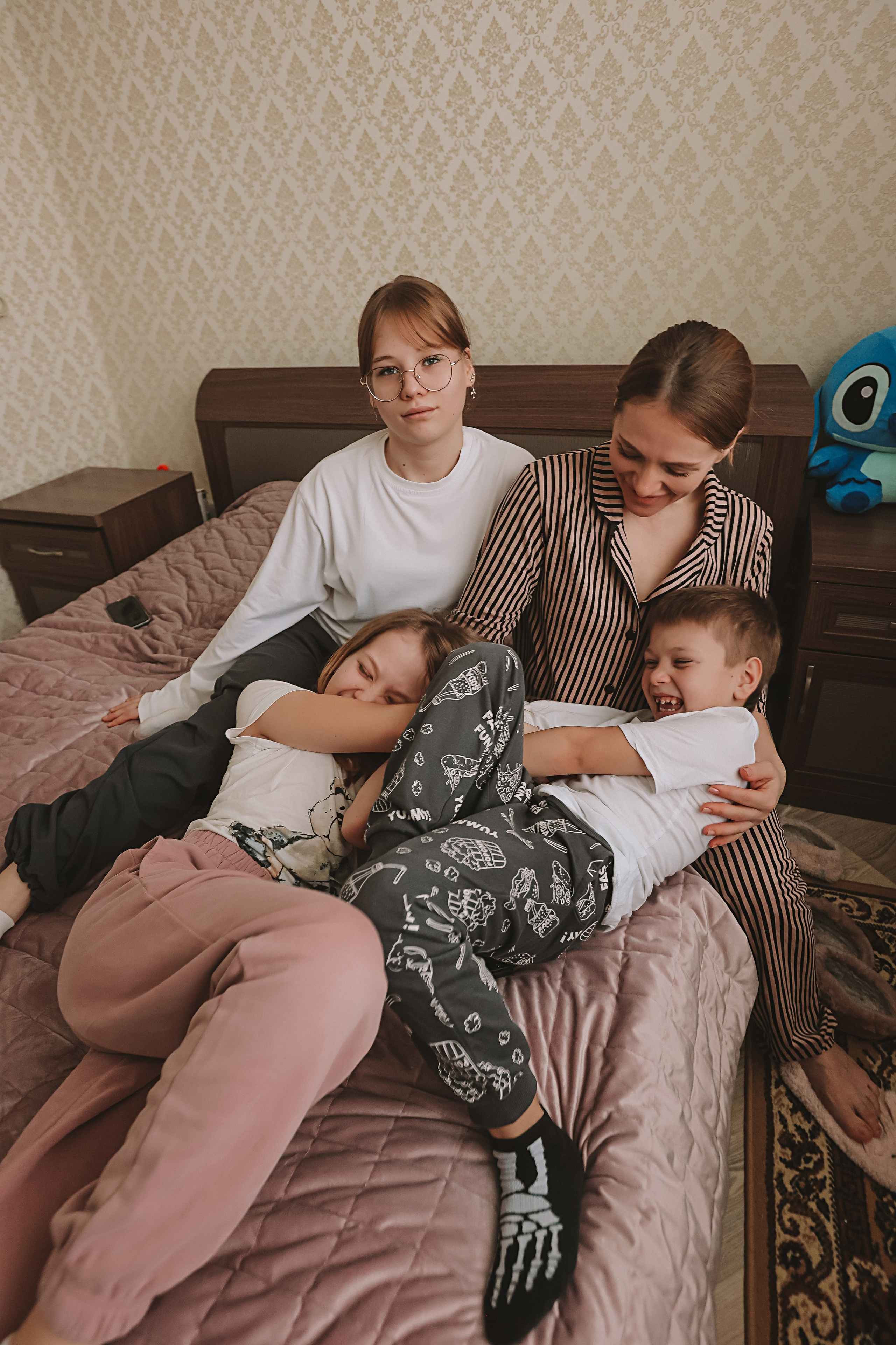 Большая семья репортаж. Семейный фотограф Тюмень, фотограф на роды Салмина Мария