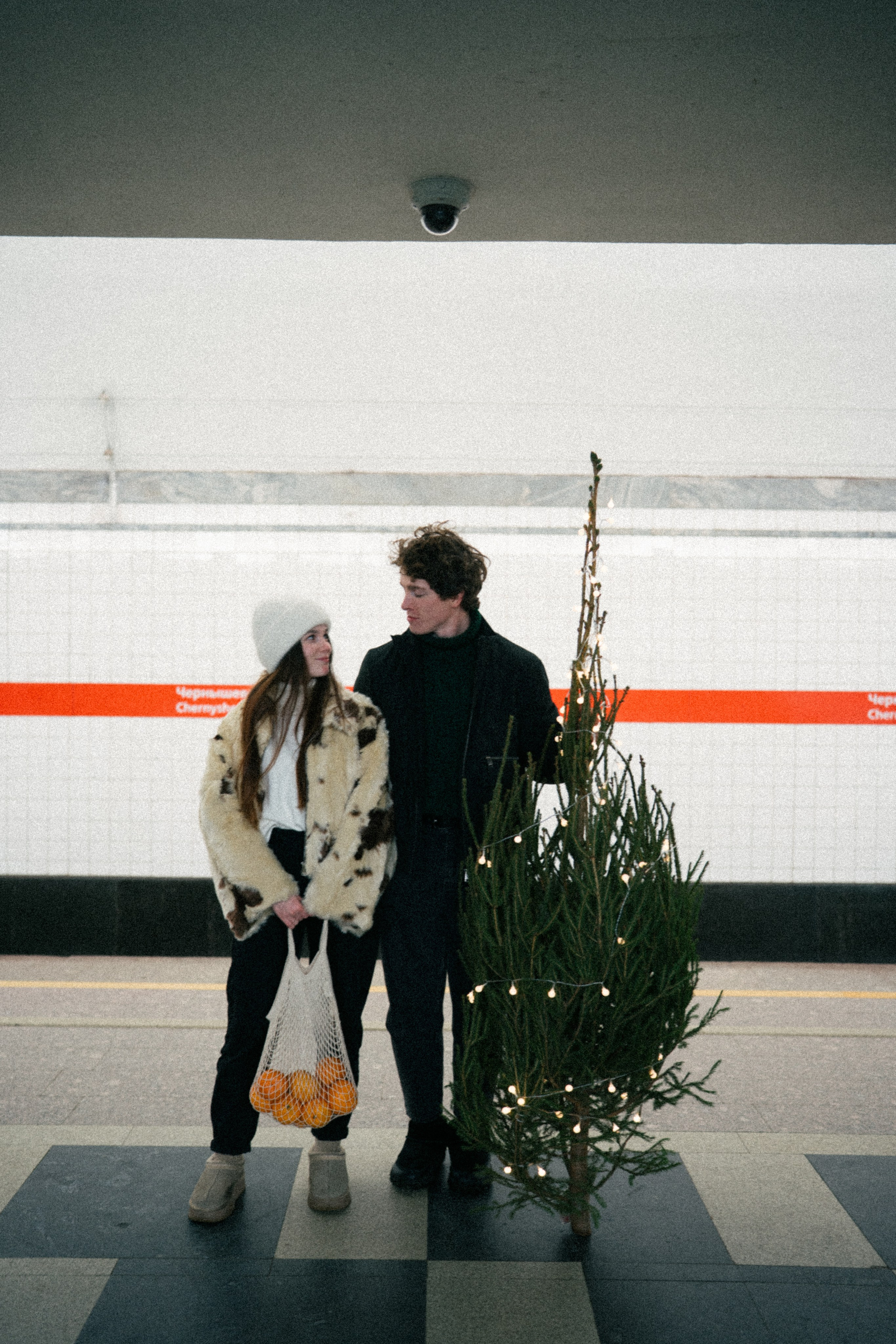 НОВОГОДНЯЯ ПРОГУЛКА ПАРЫ ПО ЧЕРНЫШЕВСКОЙ ПЕРЕД НОВЫМ ГОДОМ. Профессиональный фотограф, Санкт-Петербург — Виктория Богомолова