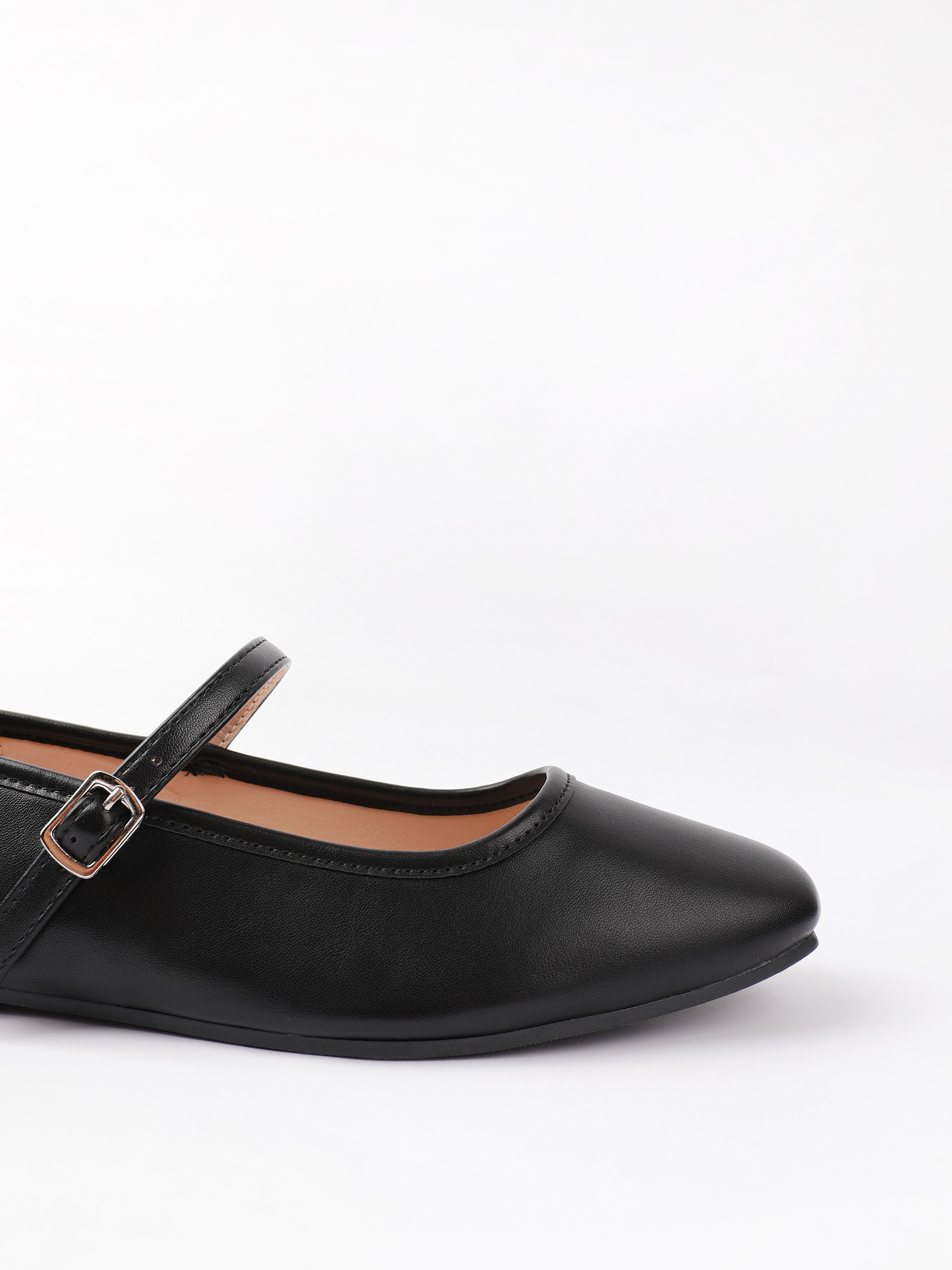 Туфли женские. Фотостудия предметной и модельной съёмки для маркетплейсов