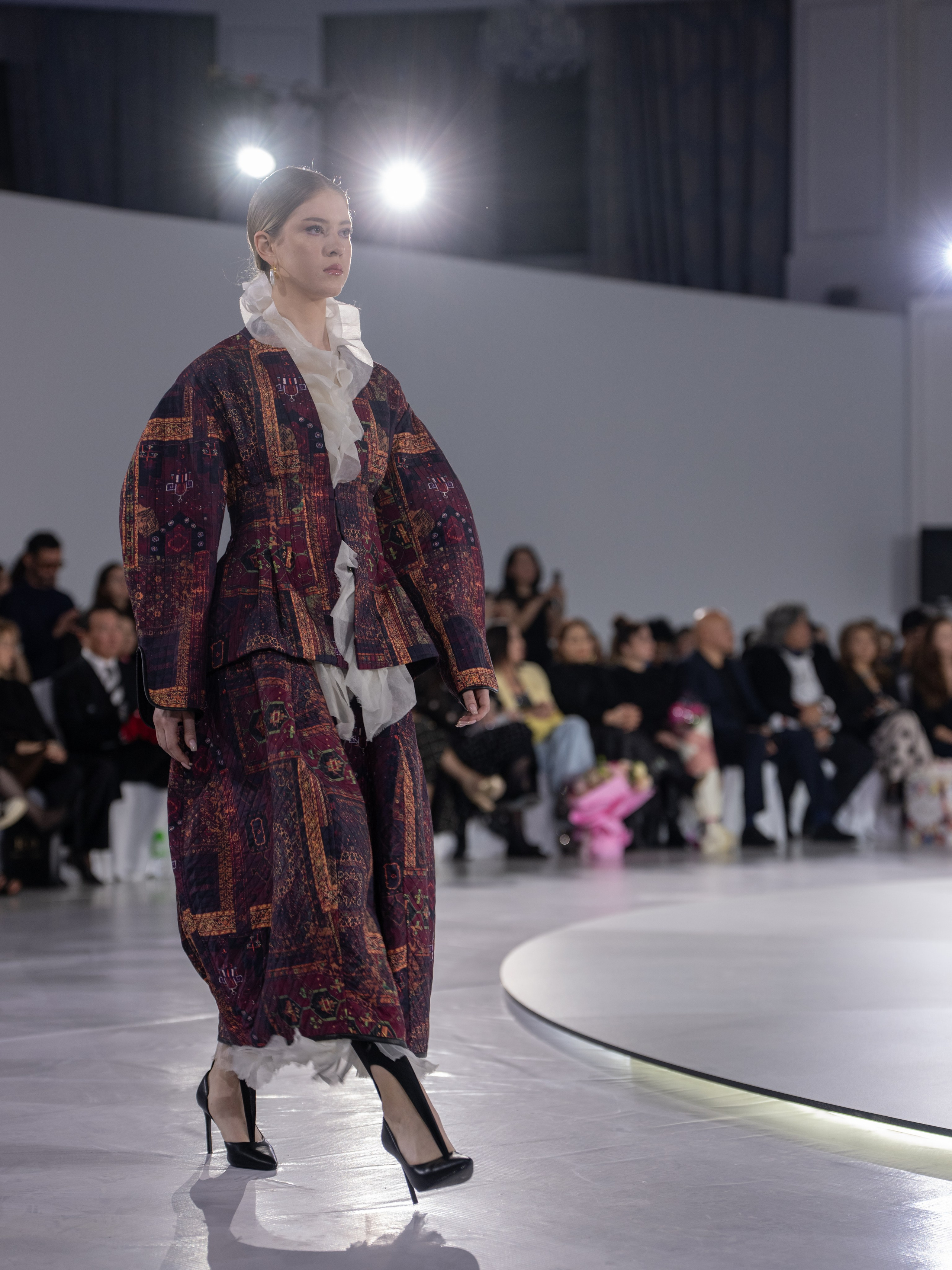 Дизайнер Aida Kaumenova. Сайт Алматинского НЮ АРТ, будуар и фэшн фотографа Дениса Карпенко