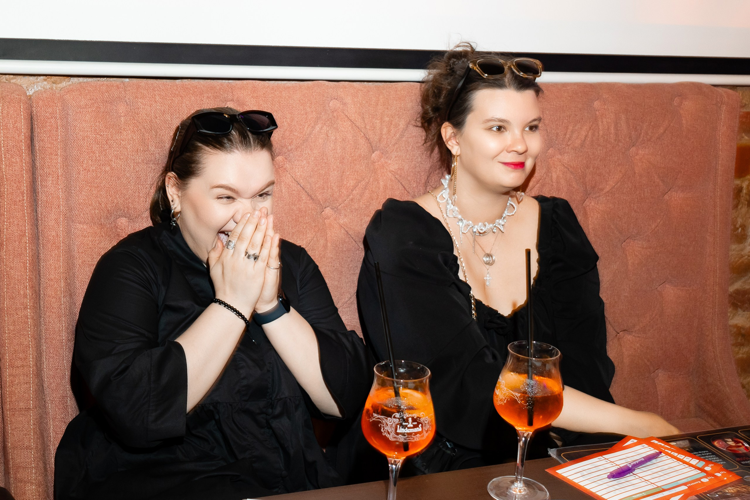 Фотограф поймал разные эмоции на лицах игроков квиза