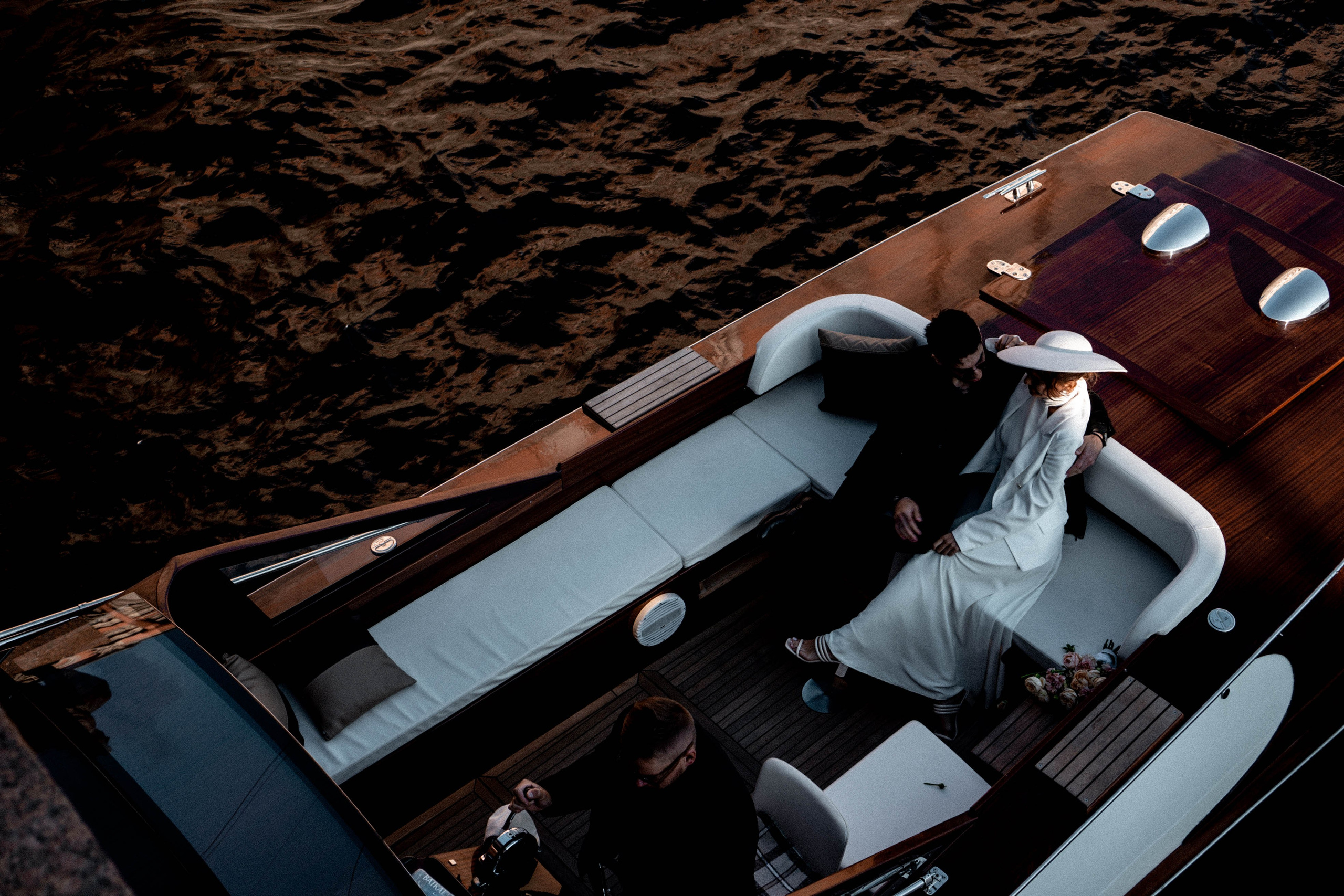 СВАДЕНБНАЯ СЬЕМКА НА КАТЕРЕ ПО КАНАЛАМ САНКТ-ПЕТЕРБУРГА И В АКВАТОРИИ НЕВЫ. Профессиональный фотограф, Санкт-Петербург — Виктория Богомолова