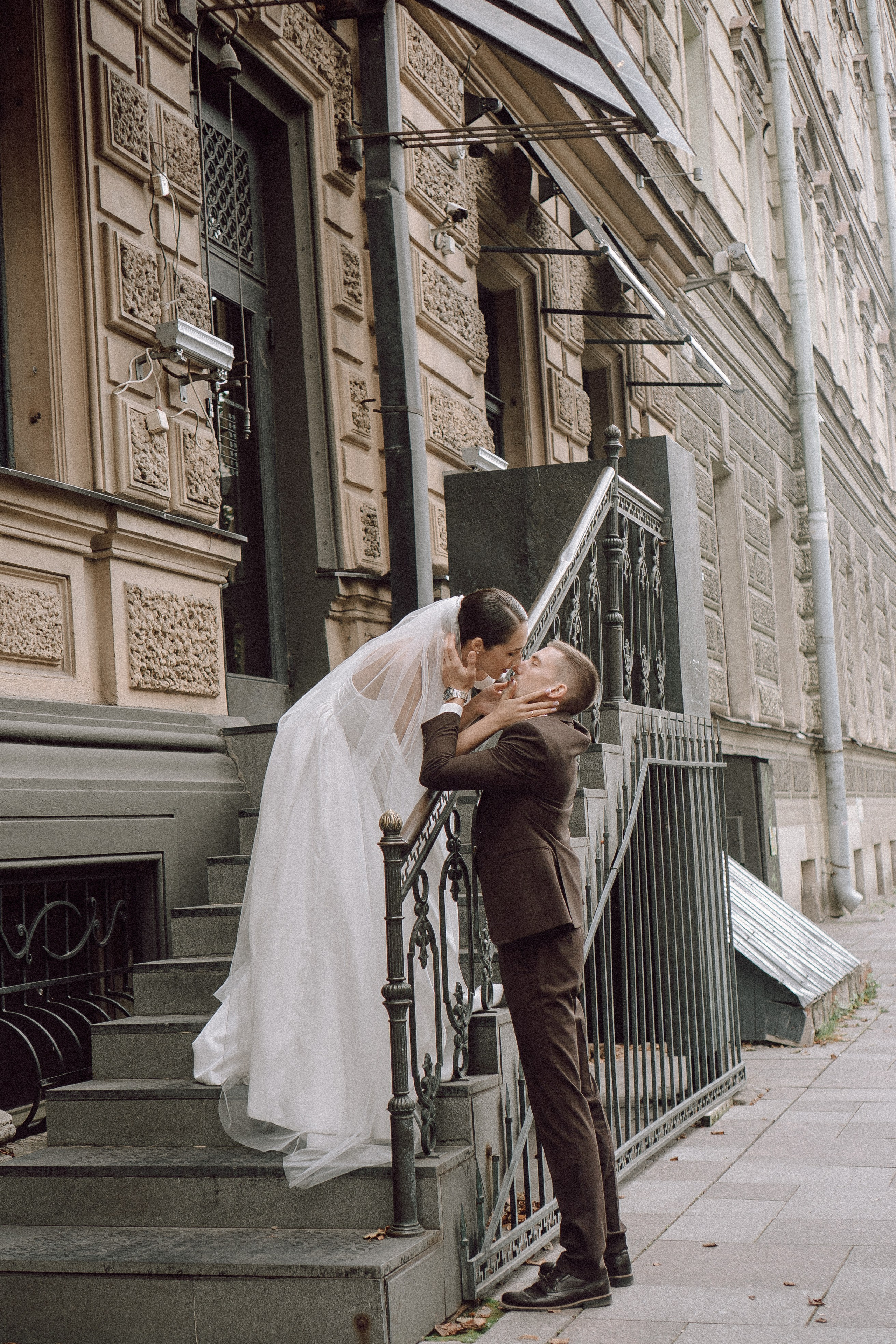 СВАДЕБНАЯ ПРОГУЛКА В САНТК-ПЕТЕРБУРГЕ (ИСАКИЕВСКИЙ СОБОР, ЗИМНЯЯ КАНАВКА, ЭРМИТАЖ И БОЛЬШАЯ МОРСКАЯ УЛИЦА). Профессиональный фотограф, Санкт-Петербург — Виктория Богомолова