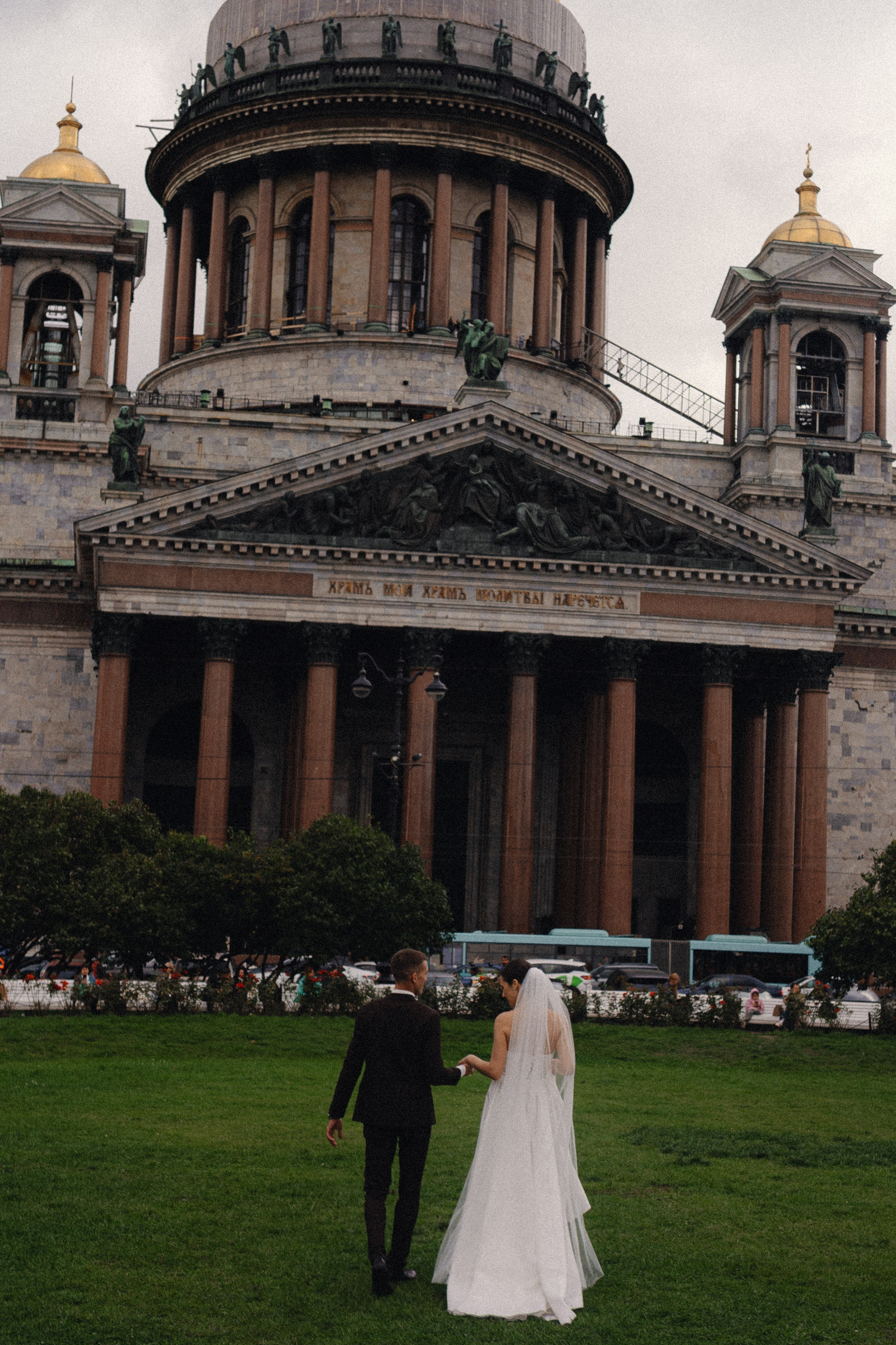 СВАДЕБНАЯ ПРОГУЛКА В САНТК-ПЕТЕРБУРГЕ (ИСАКИЕВСКИЙ СОБОР, ЗИМНЯЯ КАНАВКА, ЭРМИТАЖ И БОЛЬШАЯ МОРСКАЯ УЛИЦА). Профессиональный фотограф, Санкт-Петербург — Виктория Богомолова