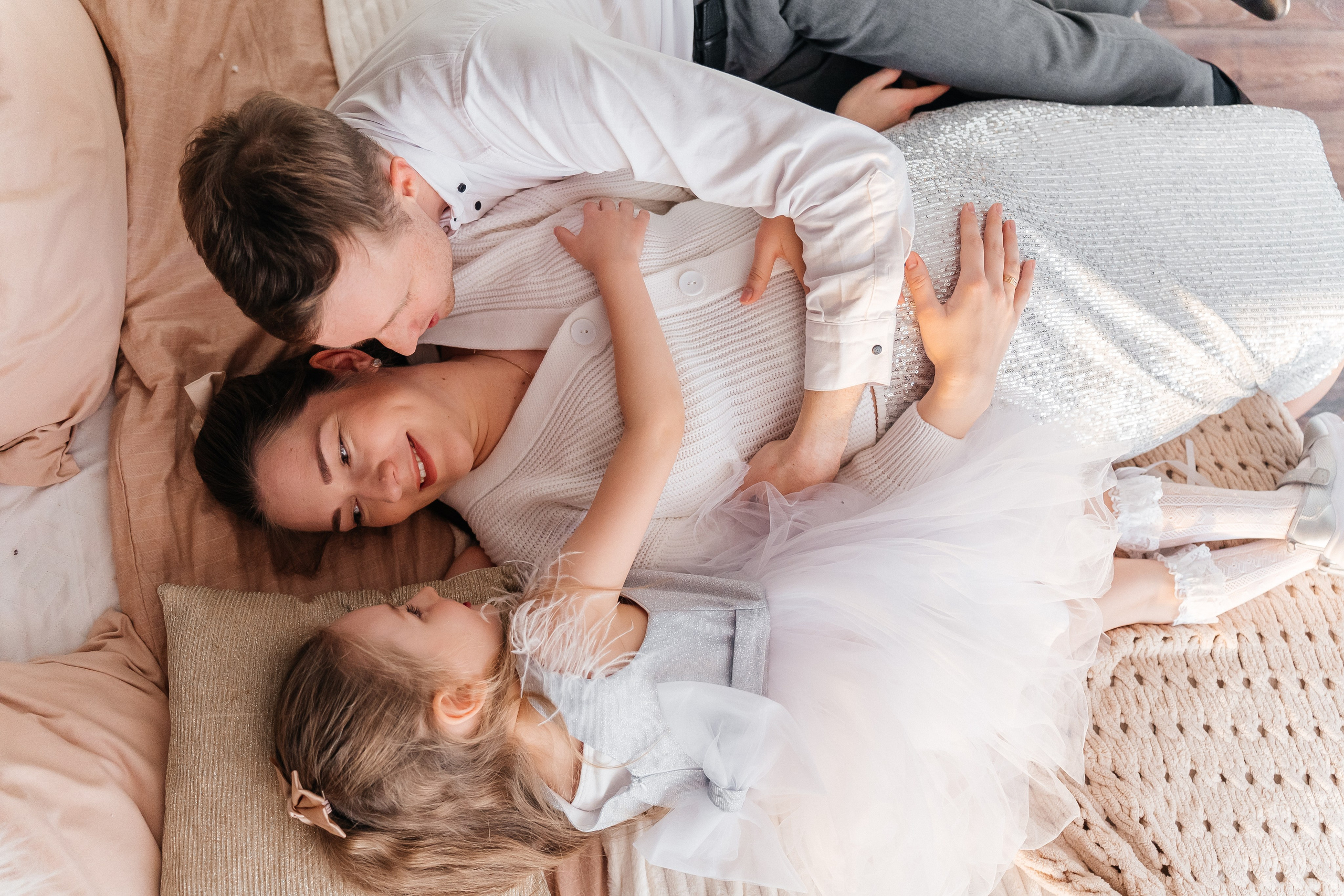 Новогодняя. Для тех, кто не ждёт удачи, а создаёт её. Каждая фотосессия — это твой момент, твой стиль, твой успех. 📸