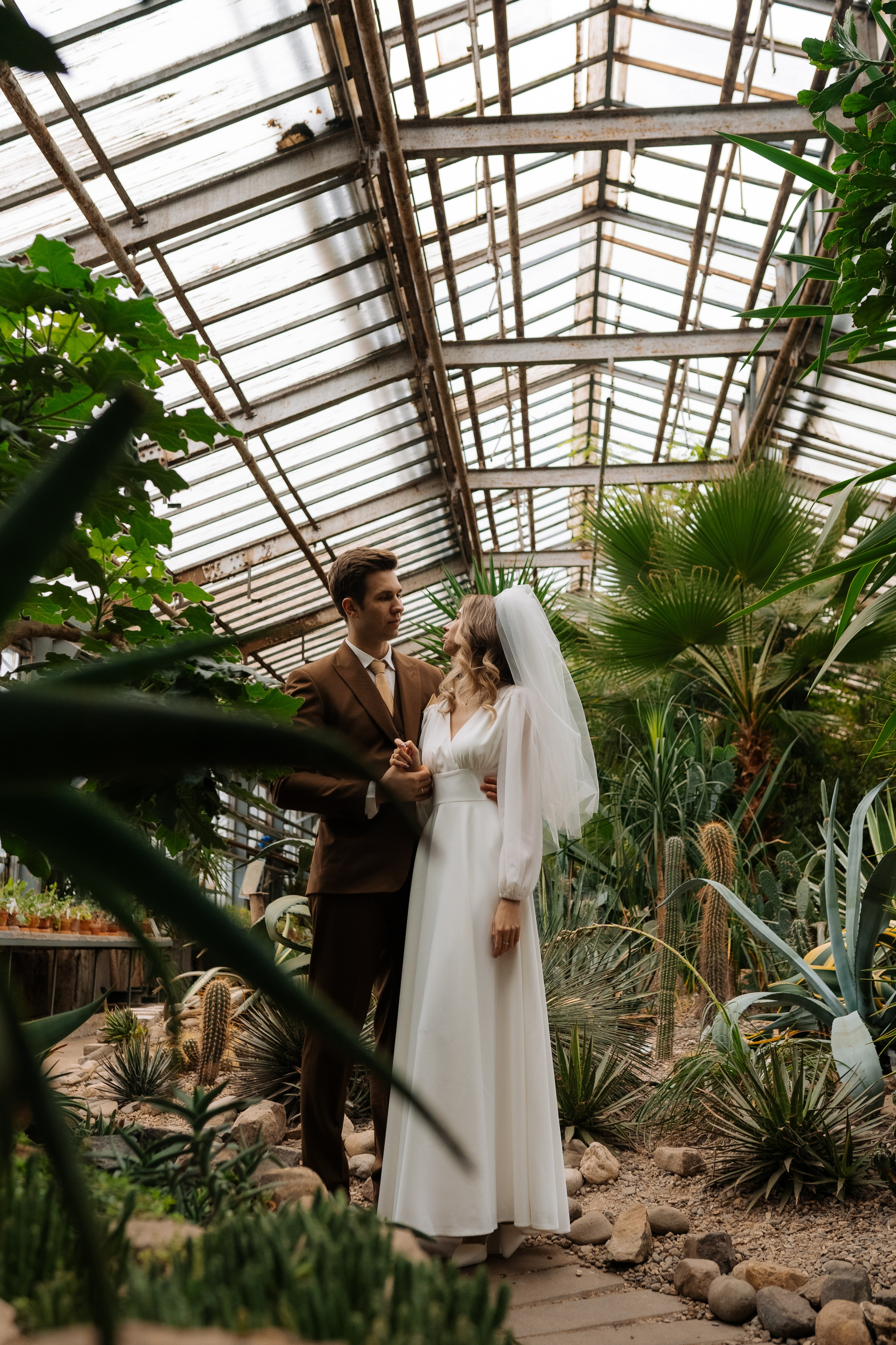 Свадебная фотосессия в оранжерее, Москва. Свадебный фотограф в Москве Анна Полушина