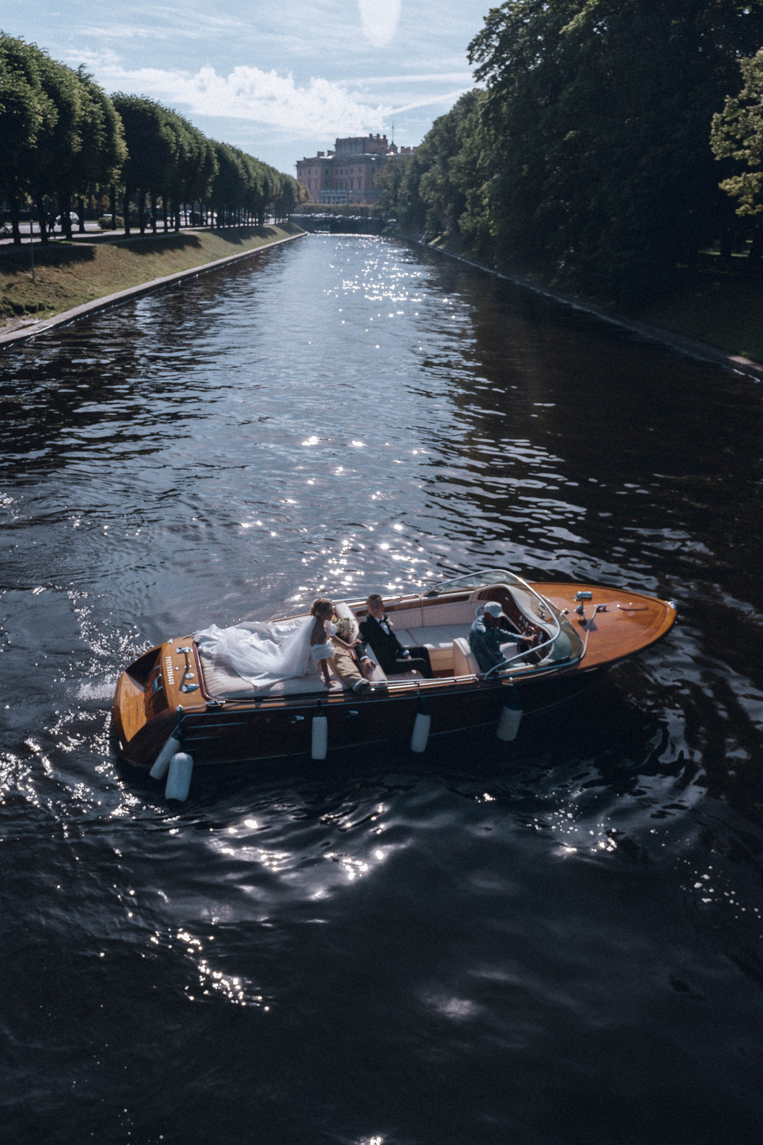 СВАДЕНБНАЯ СЬЕМКА НА КАТЕРЕ ПО КАНАЛАМ САНКТ-ПЕТЕРБУРГА И В АКВАТОРИИ НЕВЫ. Профессиональный фотограф, Санкт-Петербург — Виктория Богомолова