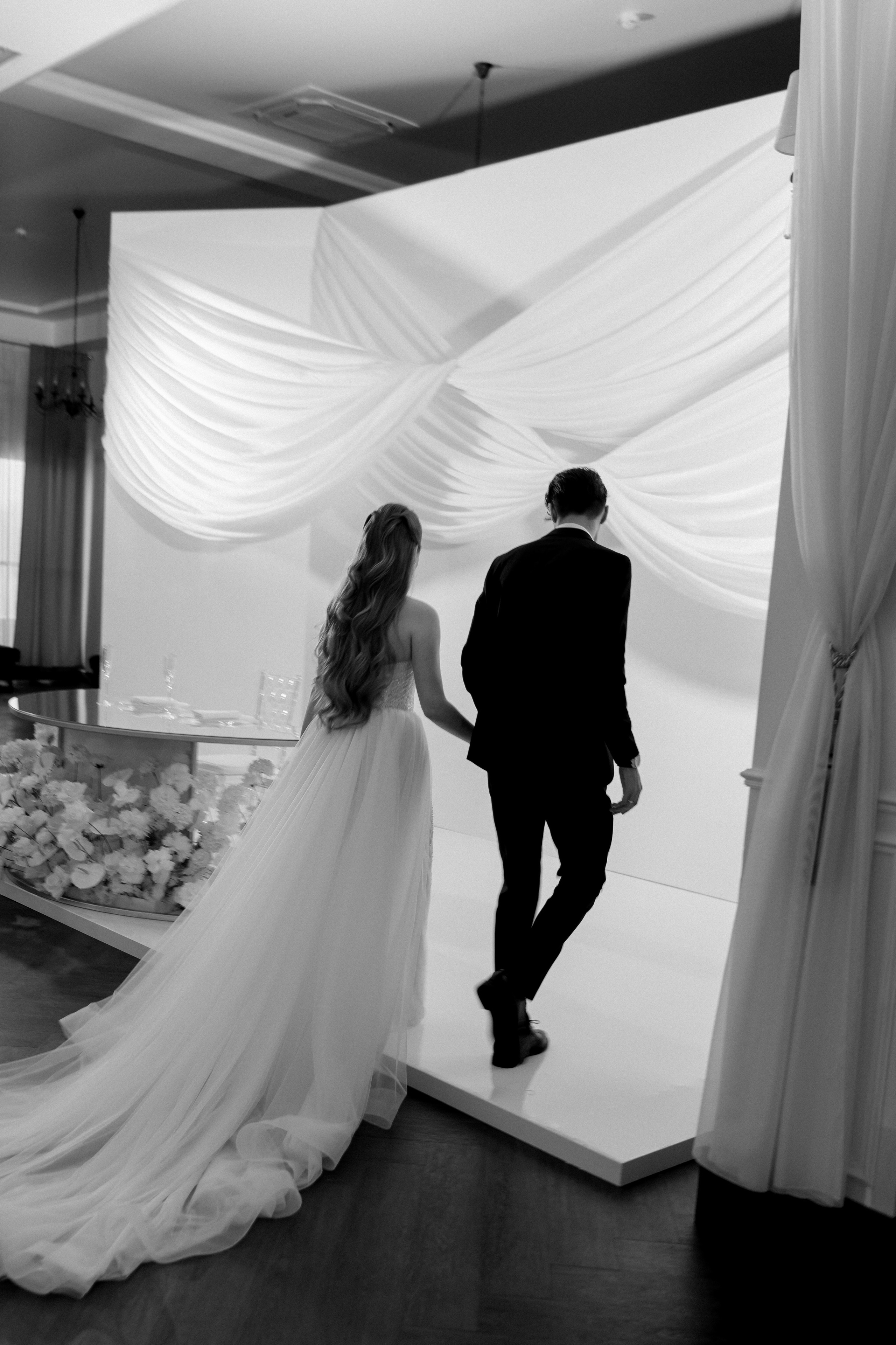 СВАДЕБНАЯ СЬЕМКА СБОРОВ В ОТЕЛЕ И ВЫЕЗД НА ЦЕРЕМОНИЮ (СНЯТО В СИБИРЕ В НИЖНЕВАРТОВСКЕ). Профессиональный фотограф, Санкт-Петербург — Виктория Богомолова