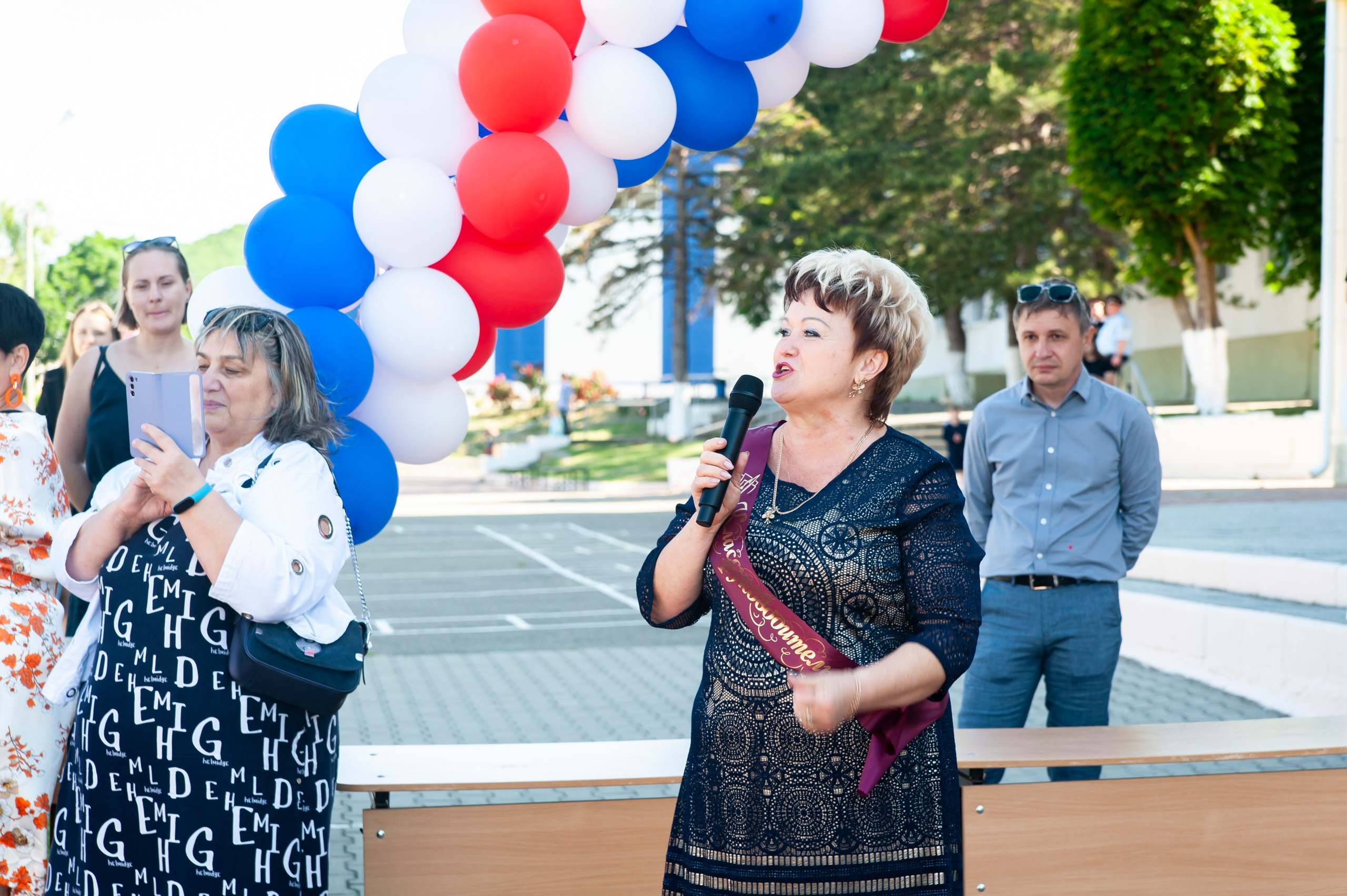 Последний Звонок МАОУ СОШ № 17 им. Эдуарда Есаяна — Архипо-Осиповка. Свадебный и семейный фотограф Денис Лукьянов в Краснодаре, Краснодарском крае и Республике Крым