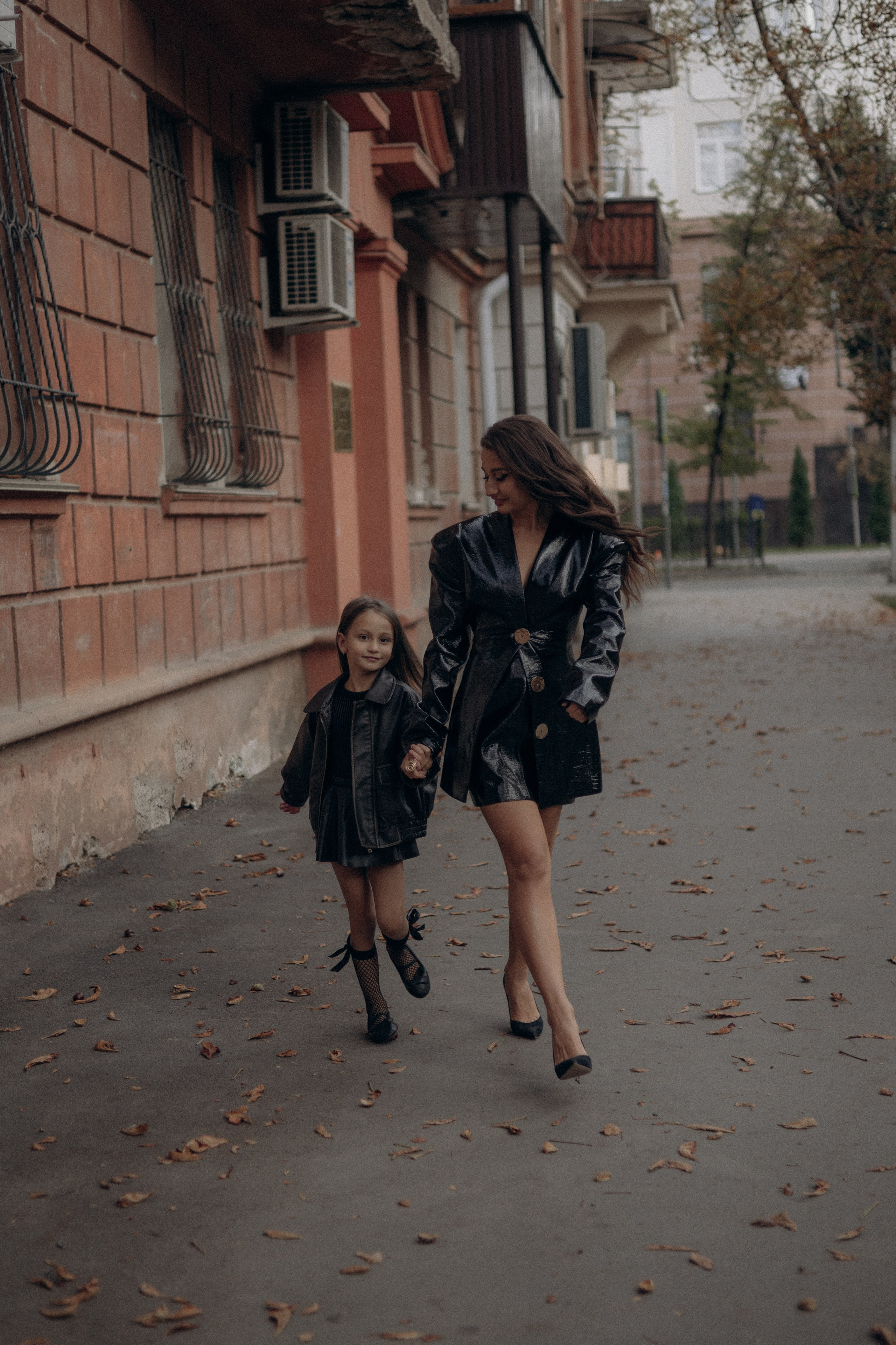 Алина и Николь. Условия и стоимость