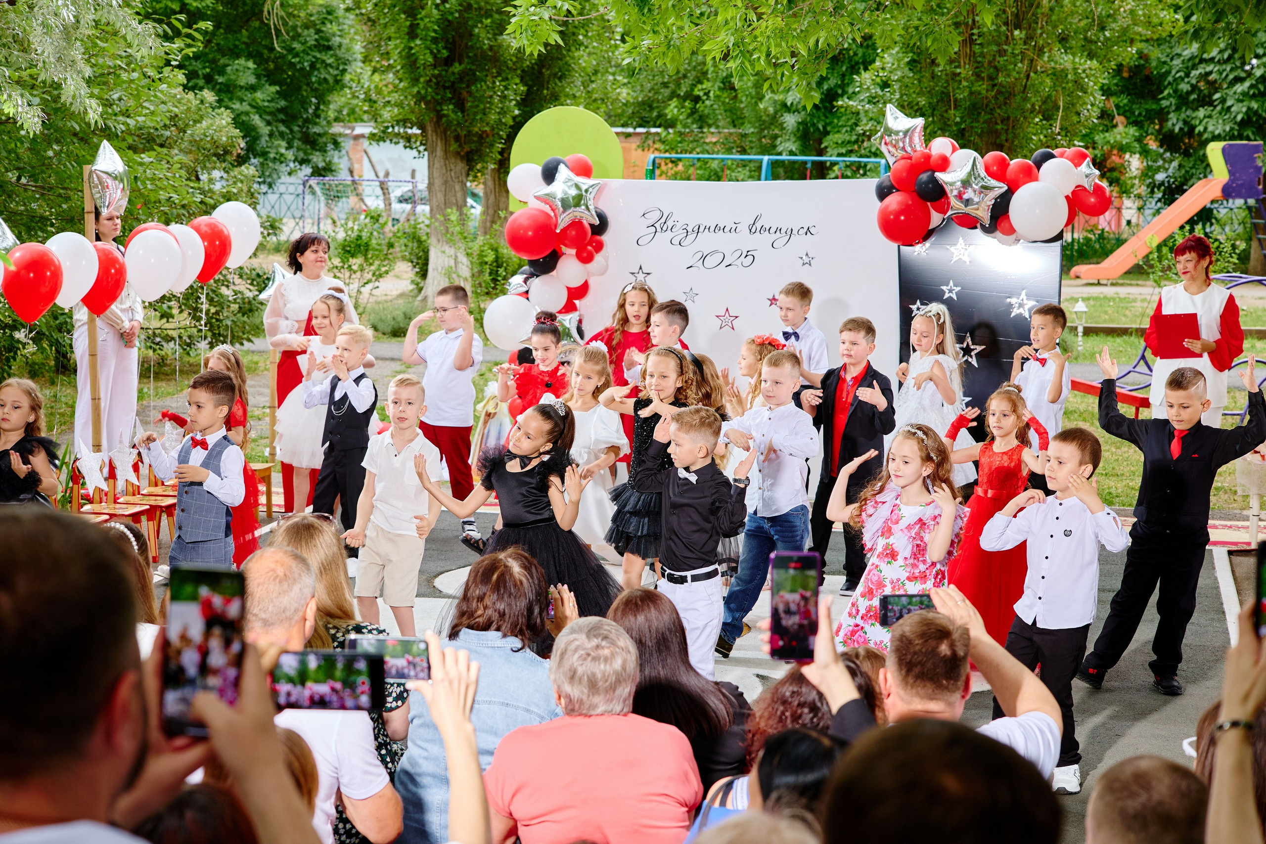 Выпускной 45 сад. Фотограф Выпускные альбомы Таганрог Сергей Коробченко