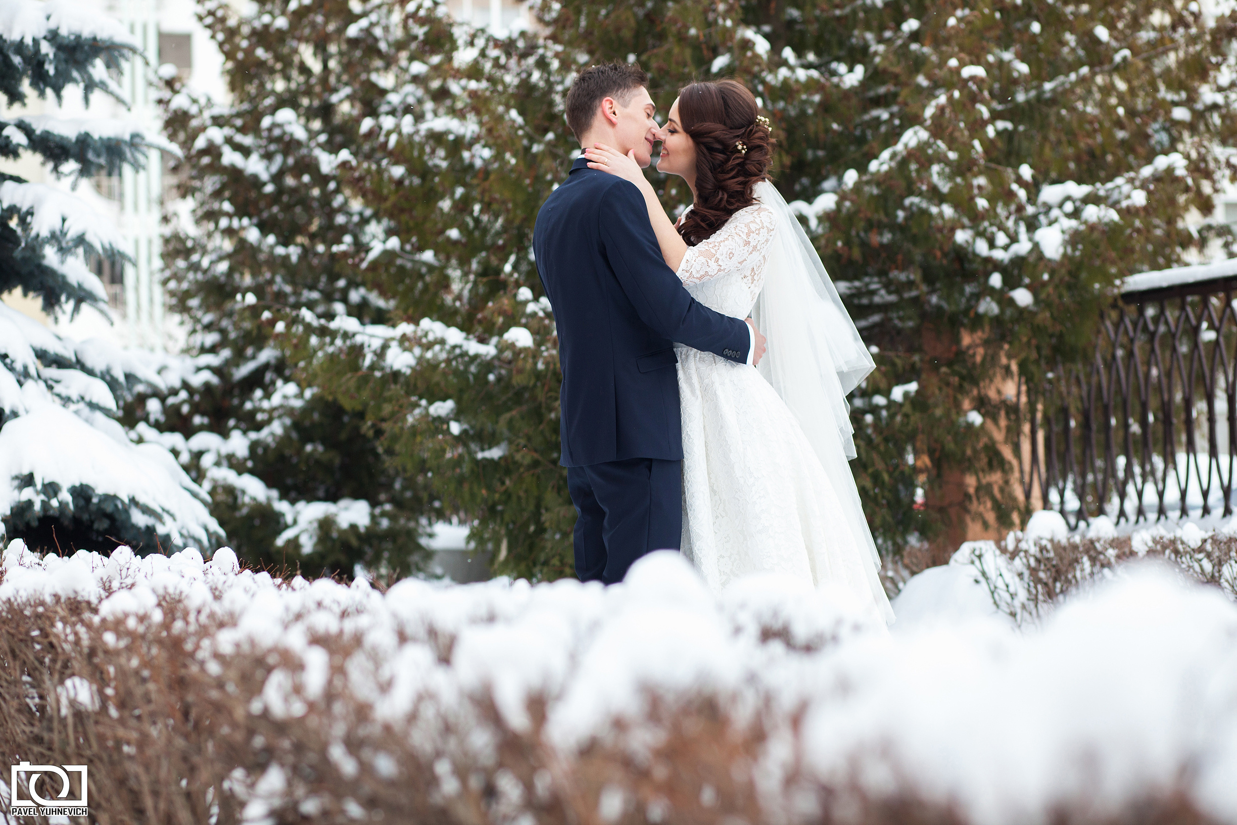 Свадьба зимой. Идеи для свадебной фотосессии зимой. Фотограф Павел Юхн