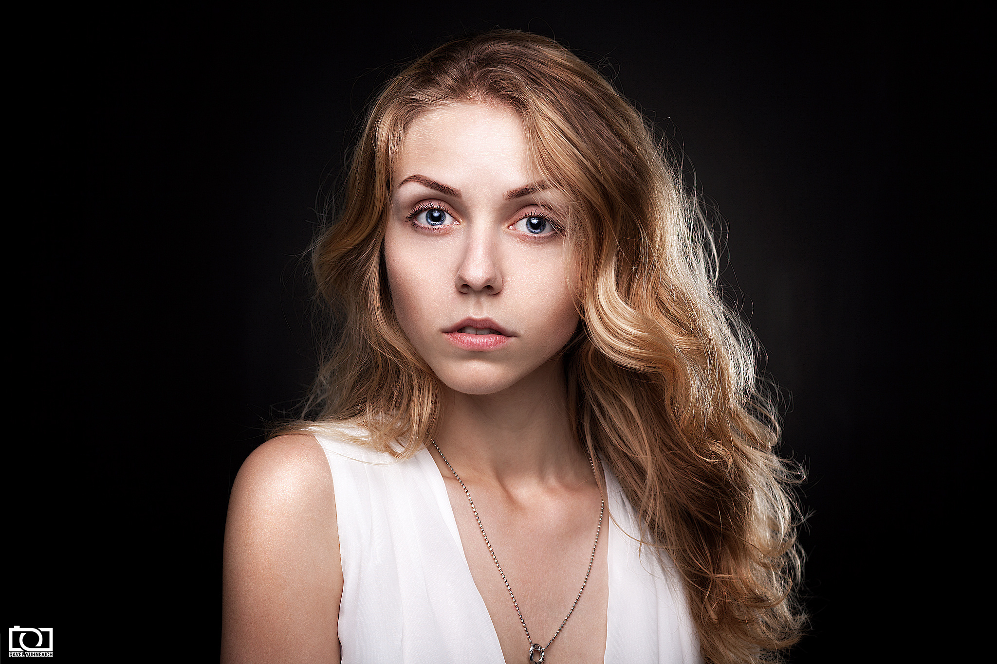 Фотосессия в студии, профессиональный студийный фотограф, ретушь и обр